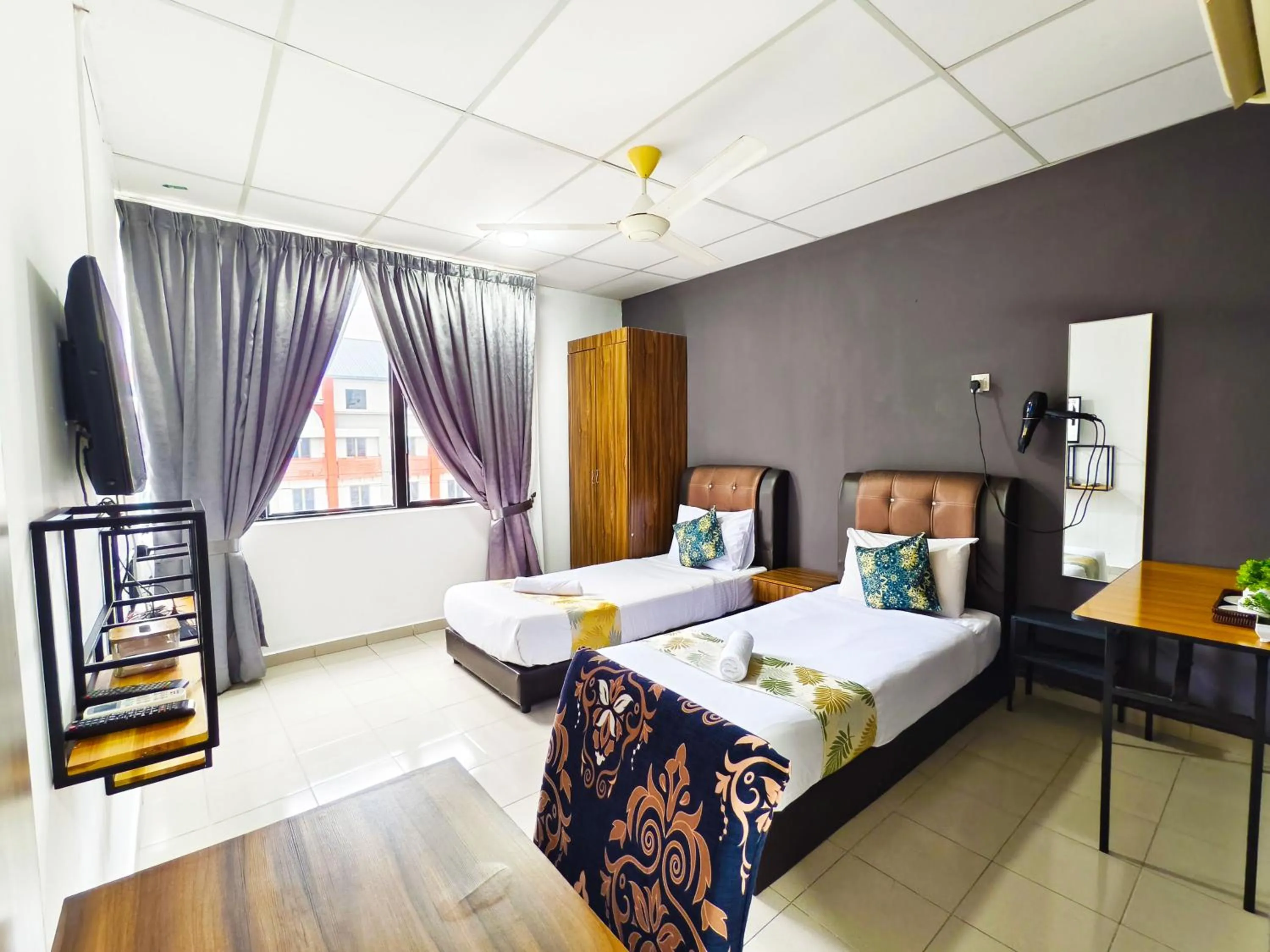 Bedroom, Bed in Salaam Suites Hotel