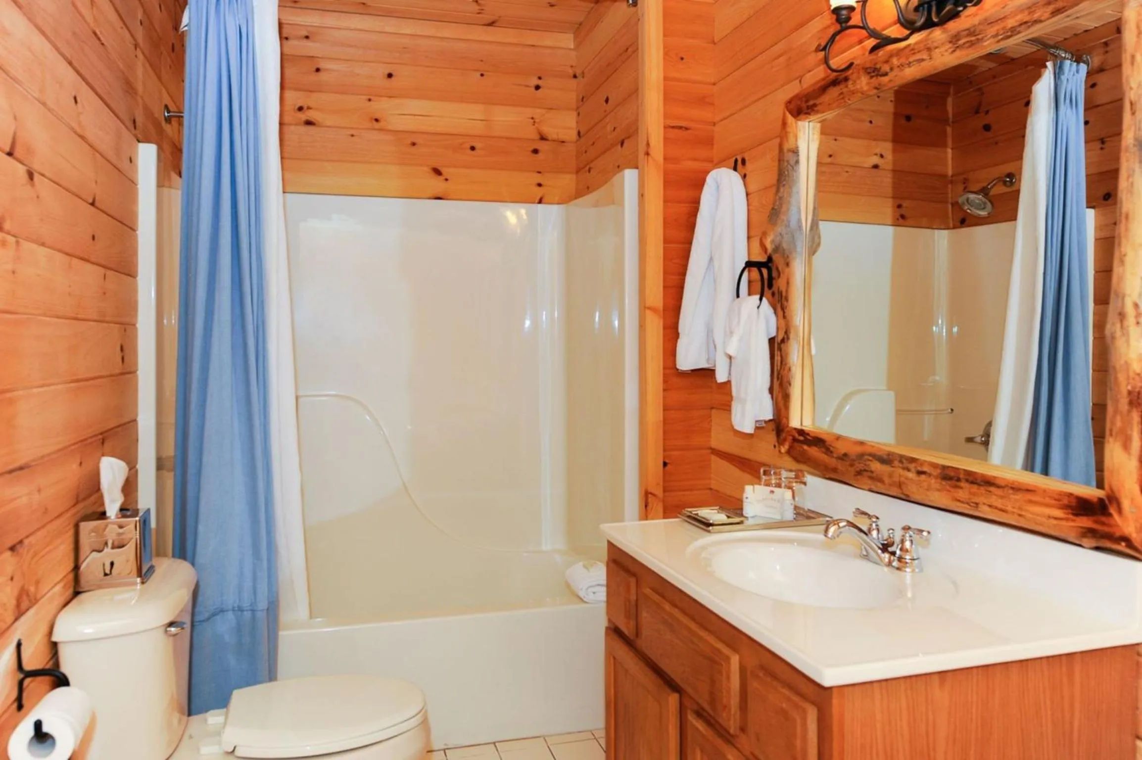Bathroom in Dancing Bear Lodge