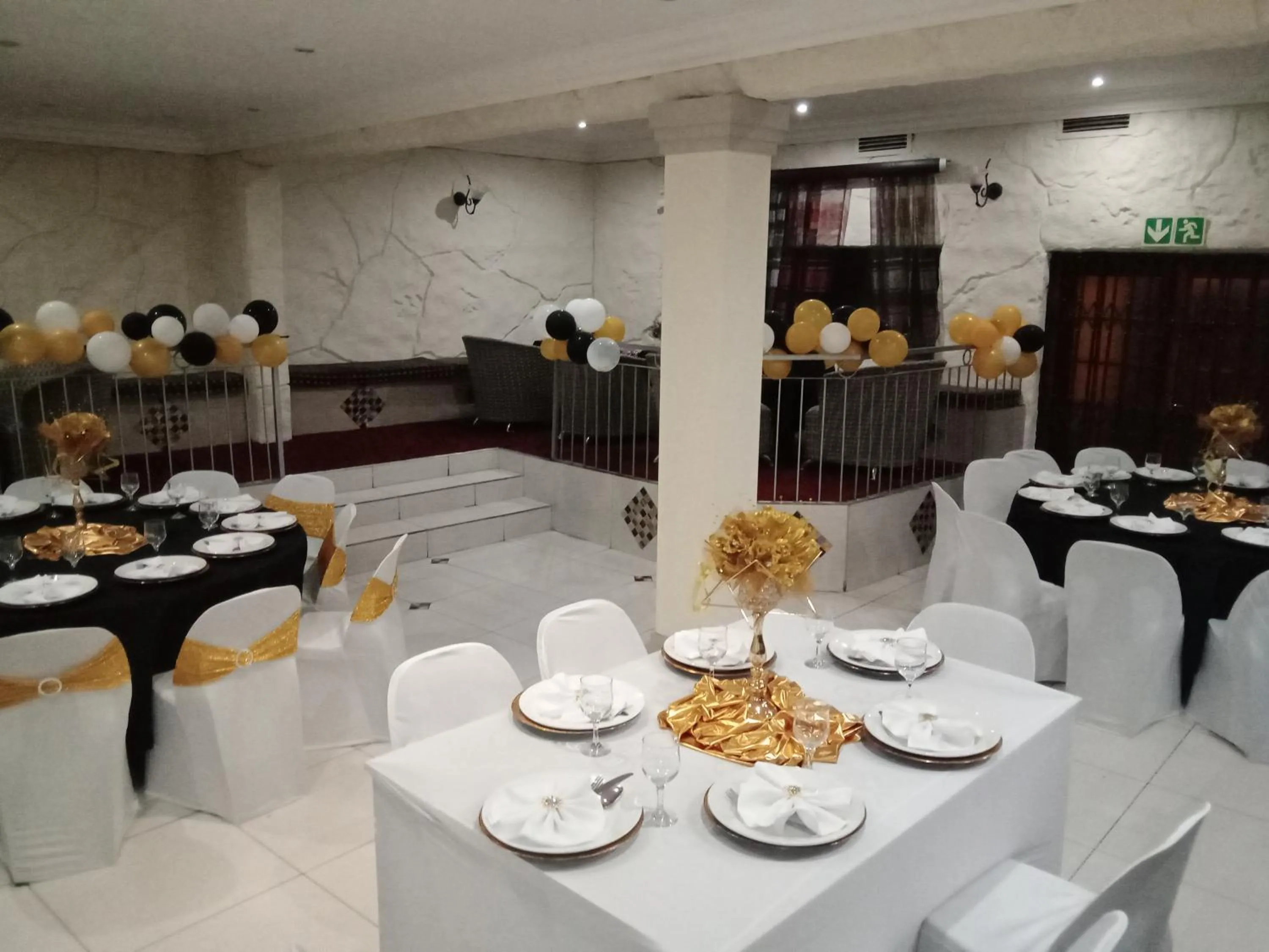 Dining area in Ecotel Midrand