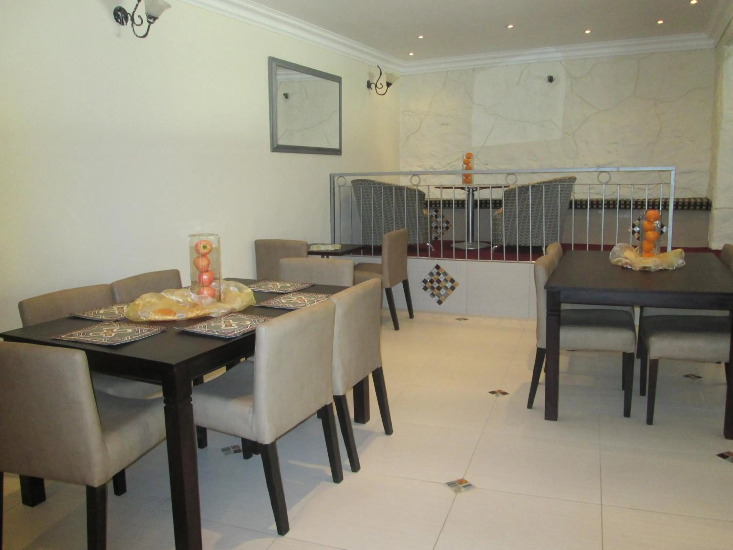Restaurant/places to eat in Ecotel Midrand