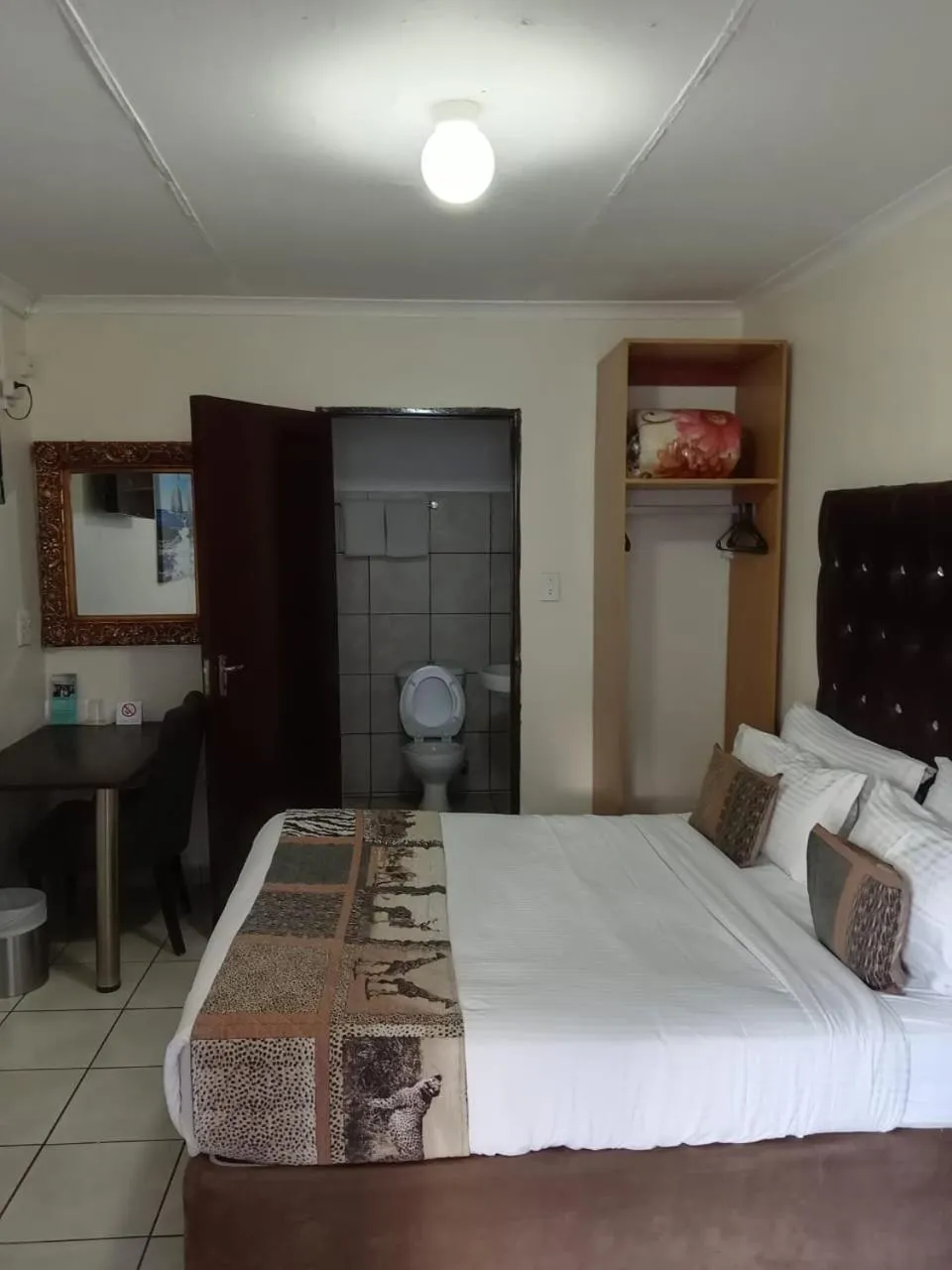 Photo of the whole room, Bed in Ecotel Midrand