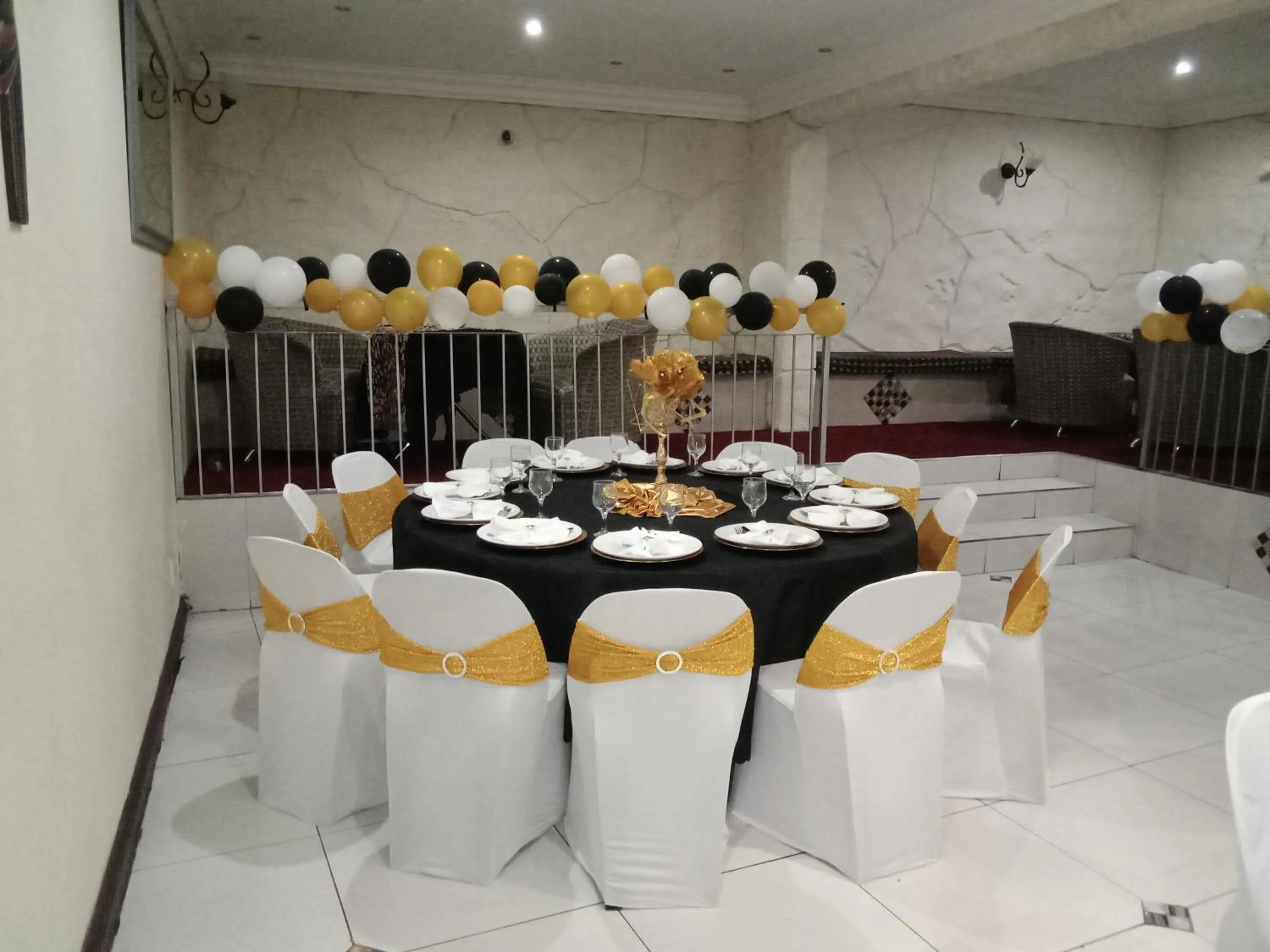 Dining area in Ecotel Midrand