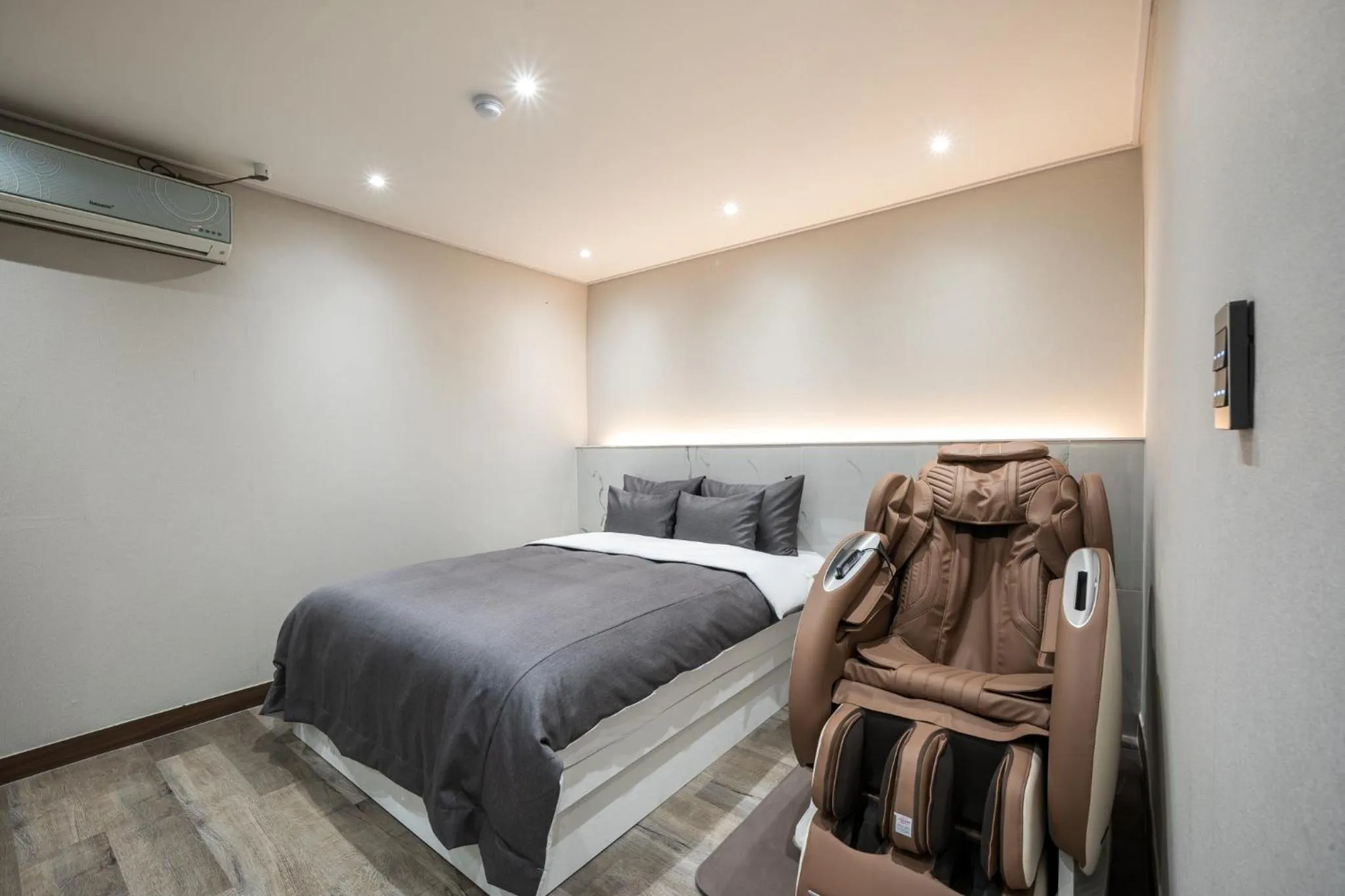 Bed in Hey Gunsan Hotel