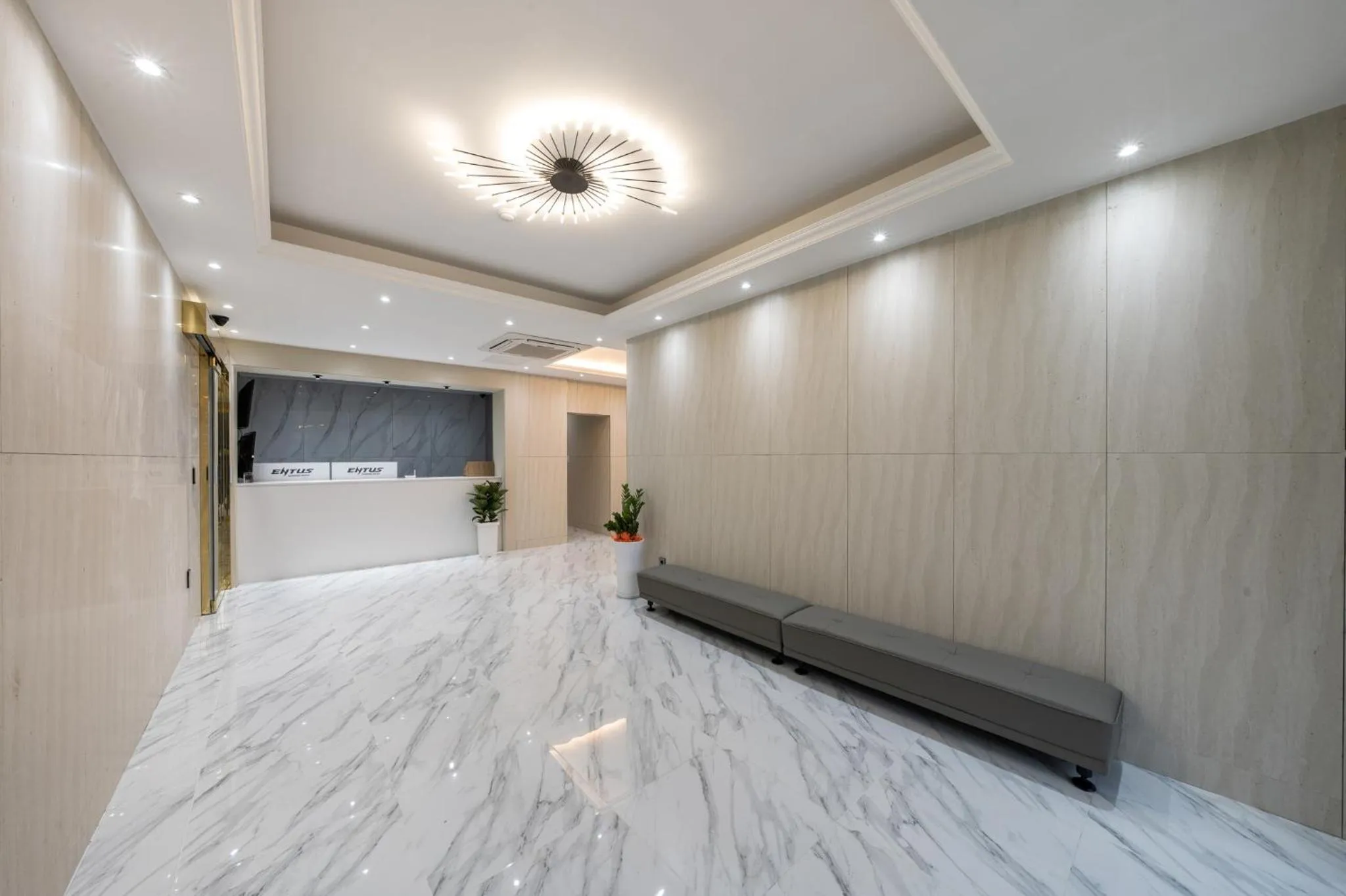 Lobby or reception, Bed in Hey Gunsan Hotel