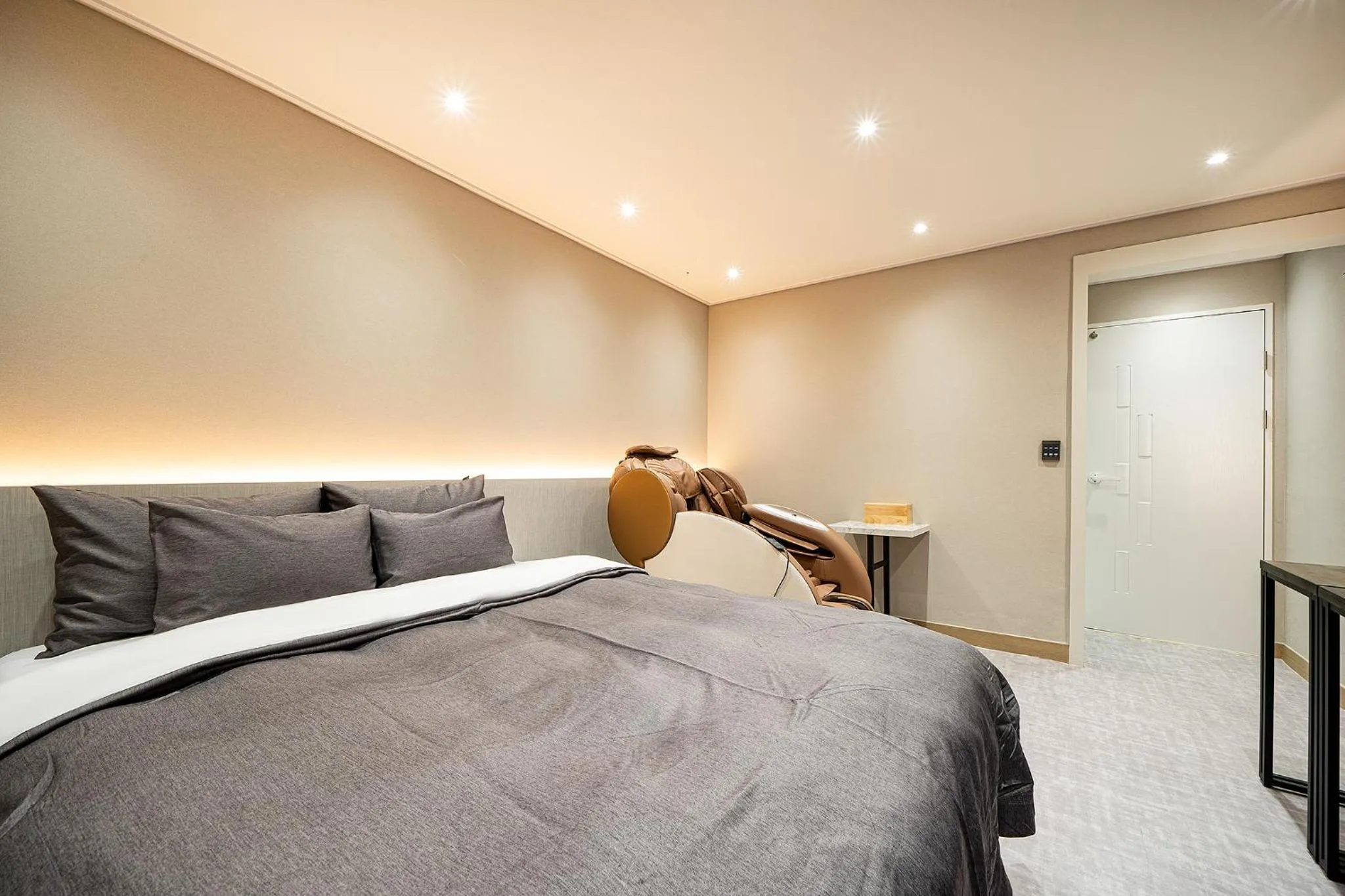 Bed in Hey Gunsan Hotel