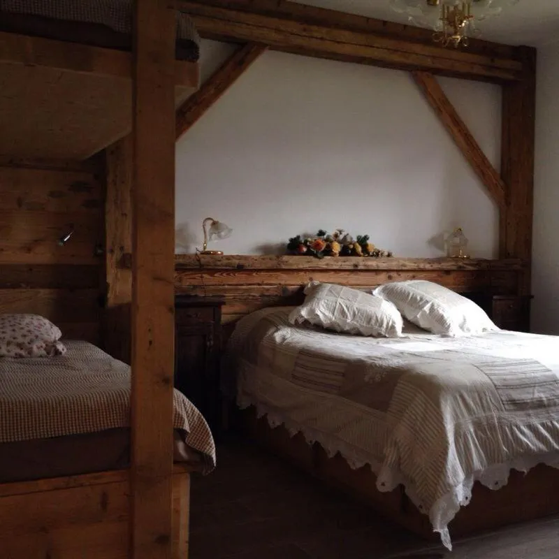 Bedroom, Bed in Fra Rose e Mughi