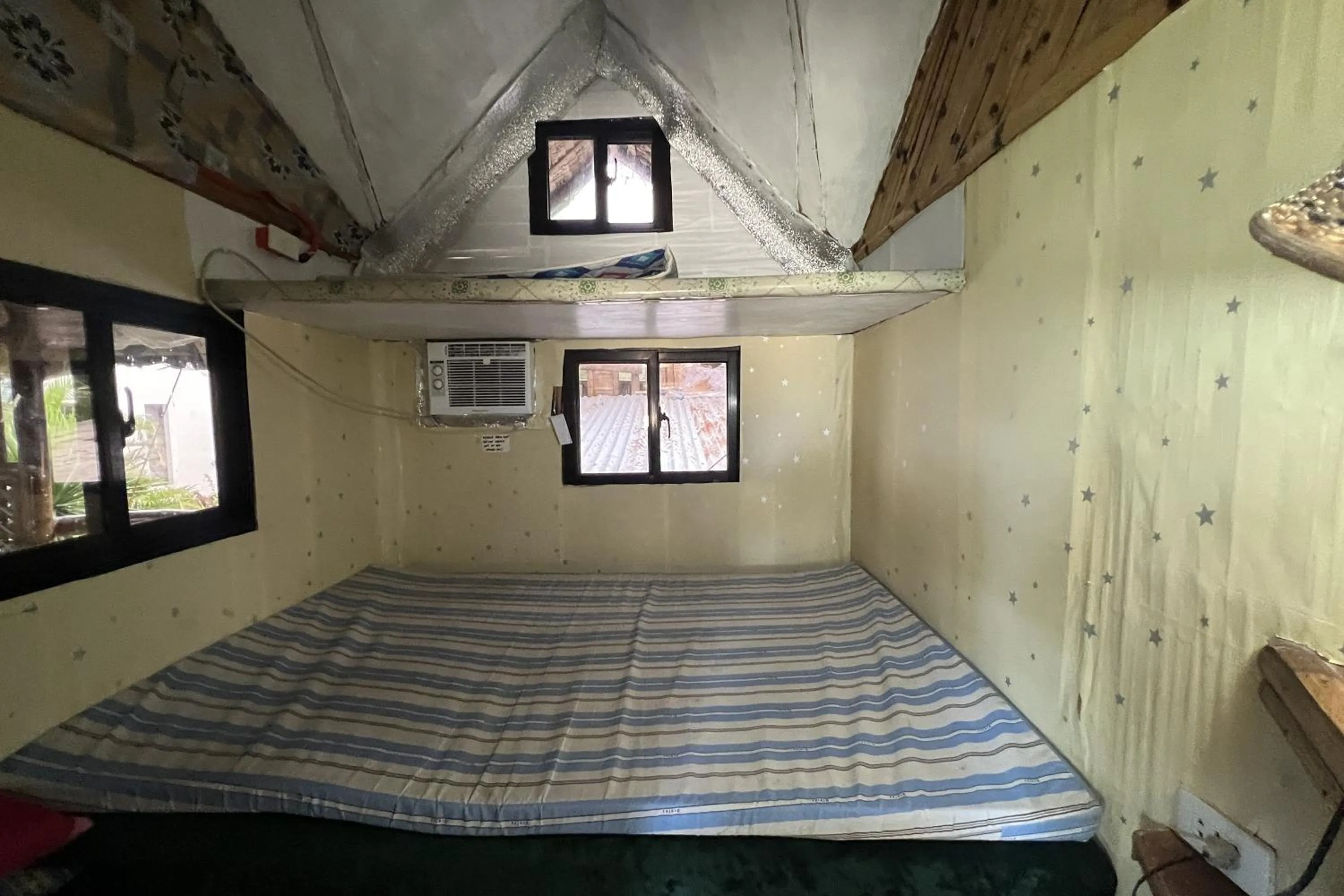 Bedroom, Bed in Lover's Point Beach Front Resort