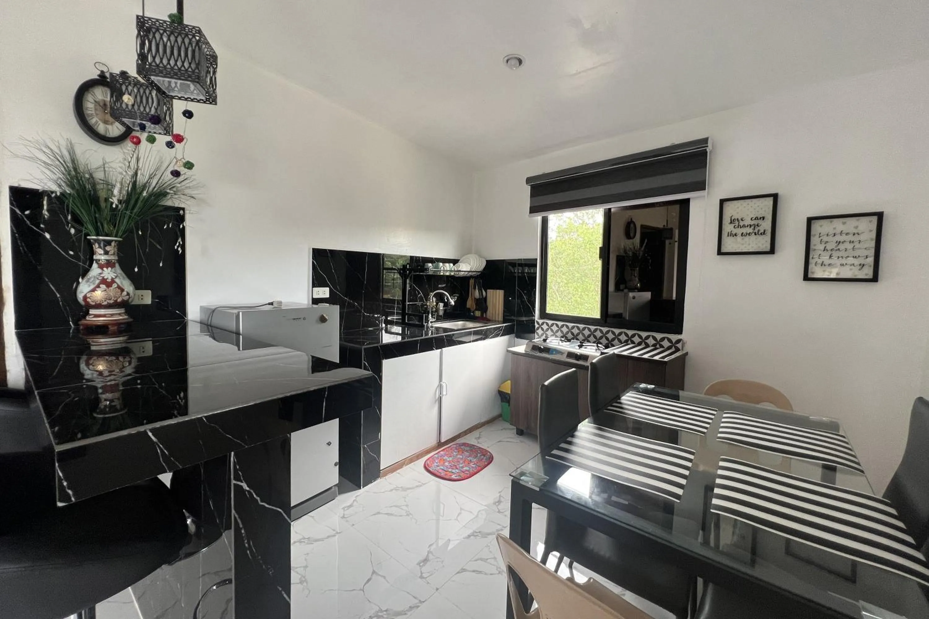 Seating area in Lover's Point Beach Front Resort