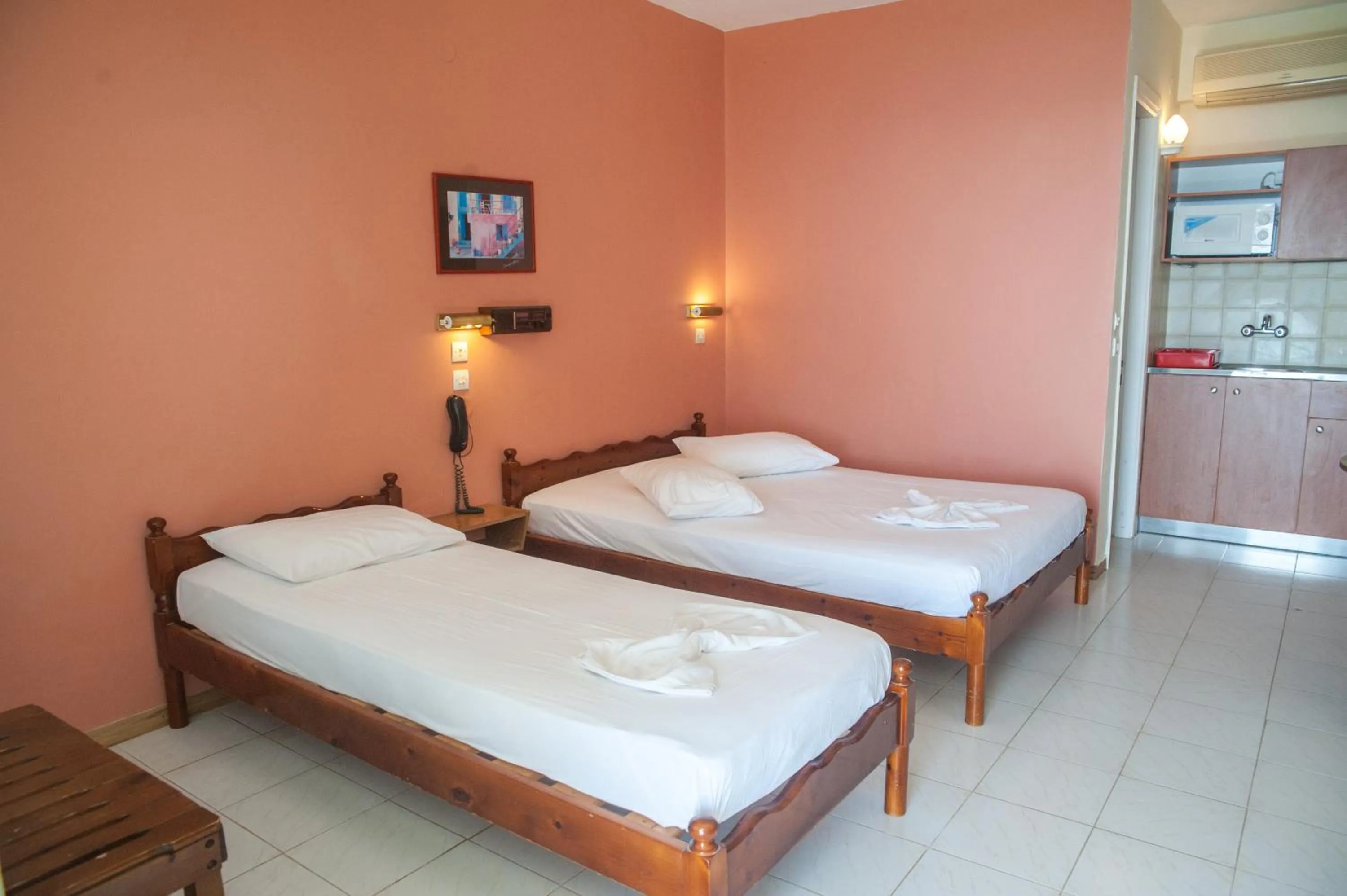 Photo of the whole room in Mouikis Sun Village