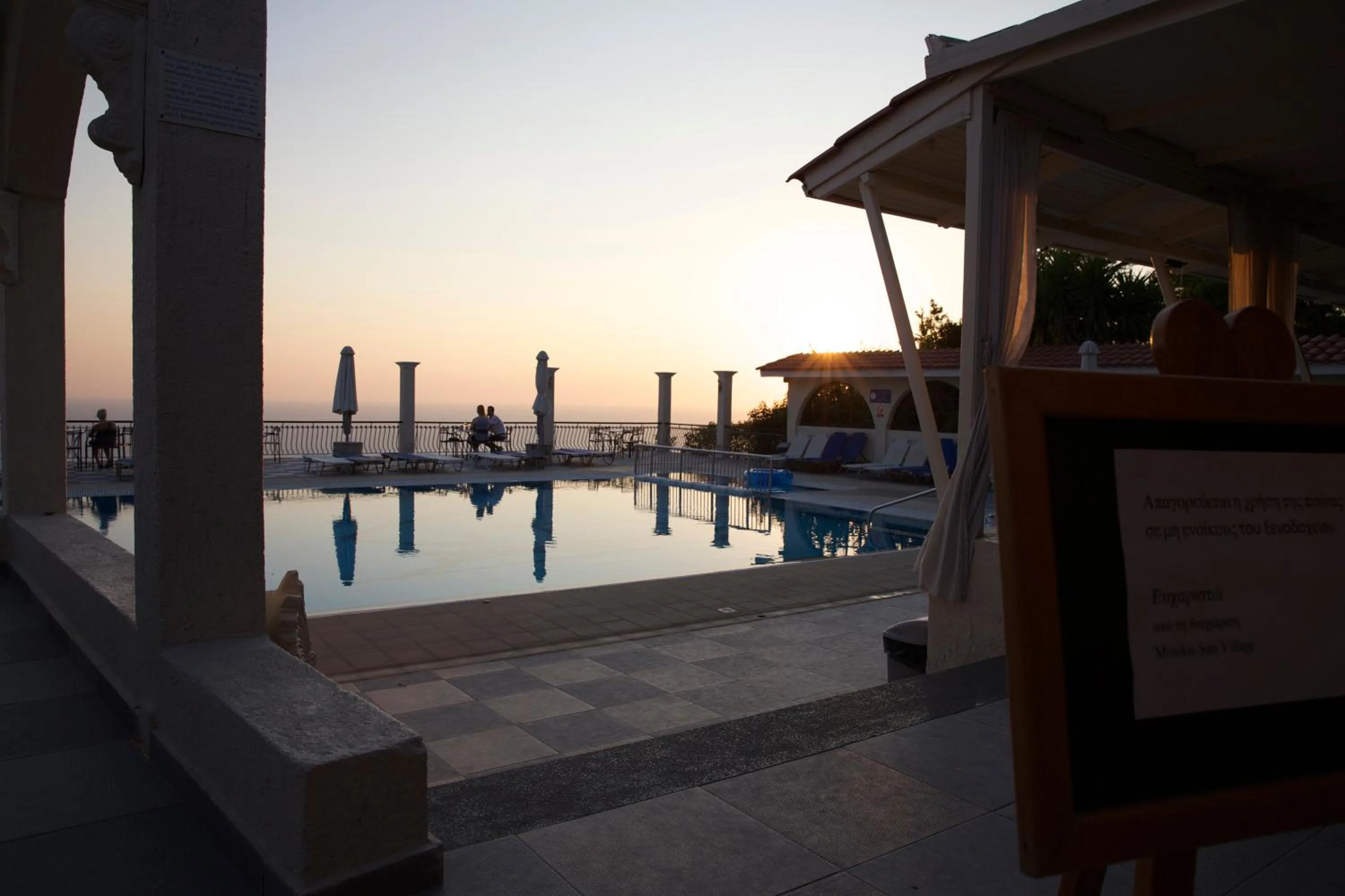 Restaurant/places to eat in Mouikis Sun Village