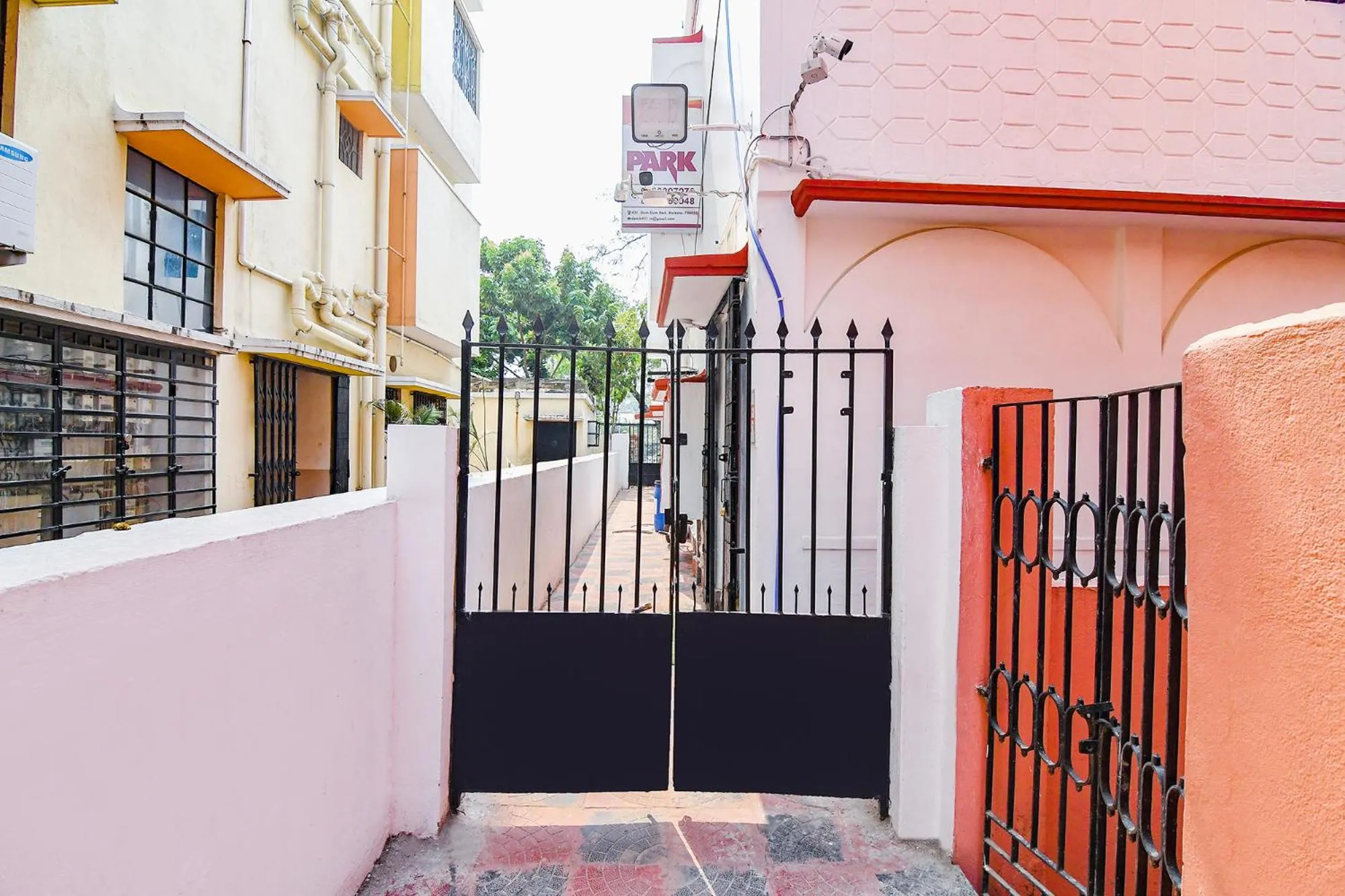 Facade/entrance in FabHotel D Park