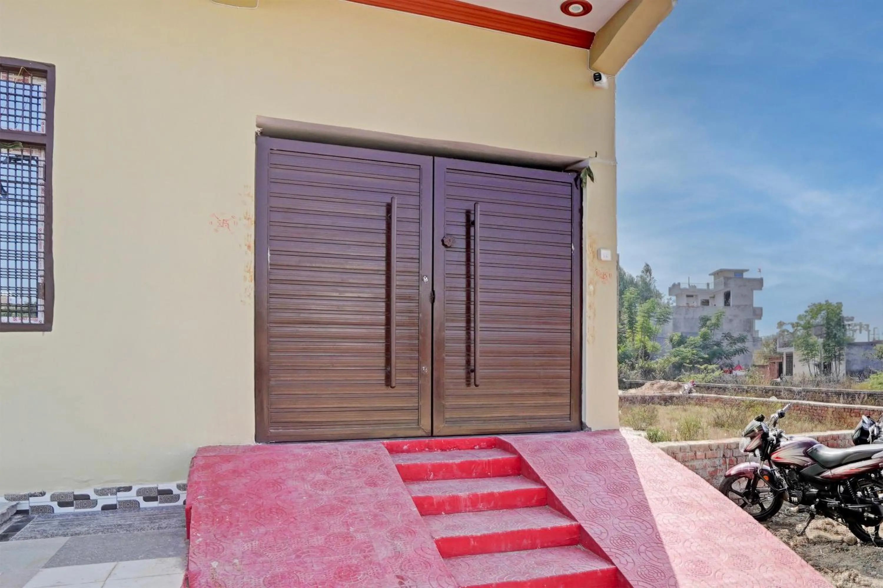 Facade/entrance in Hotel O Home Hotel Star Galaxy