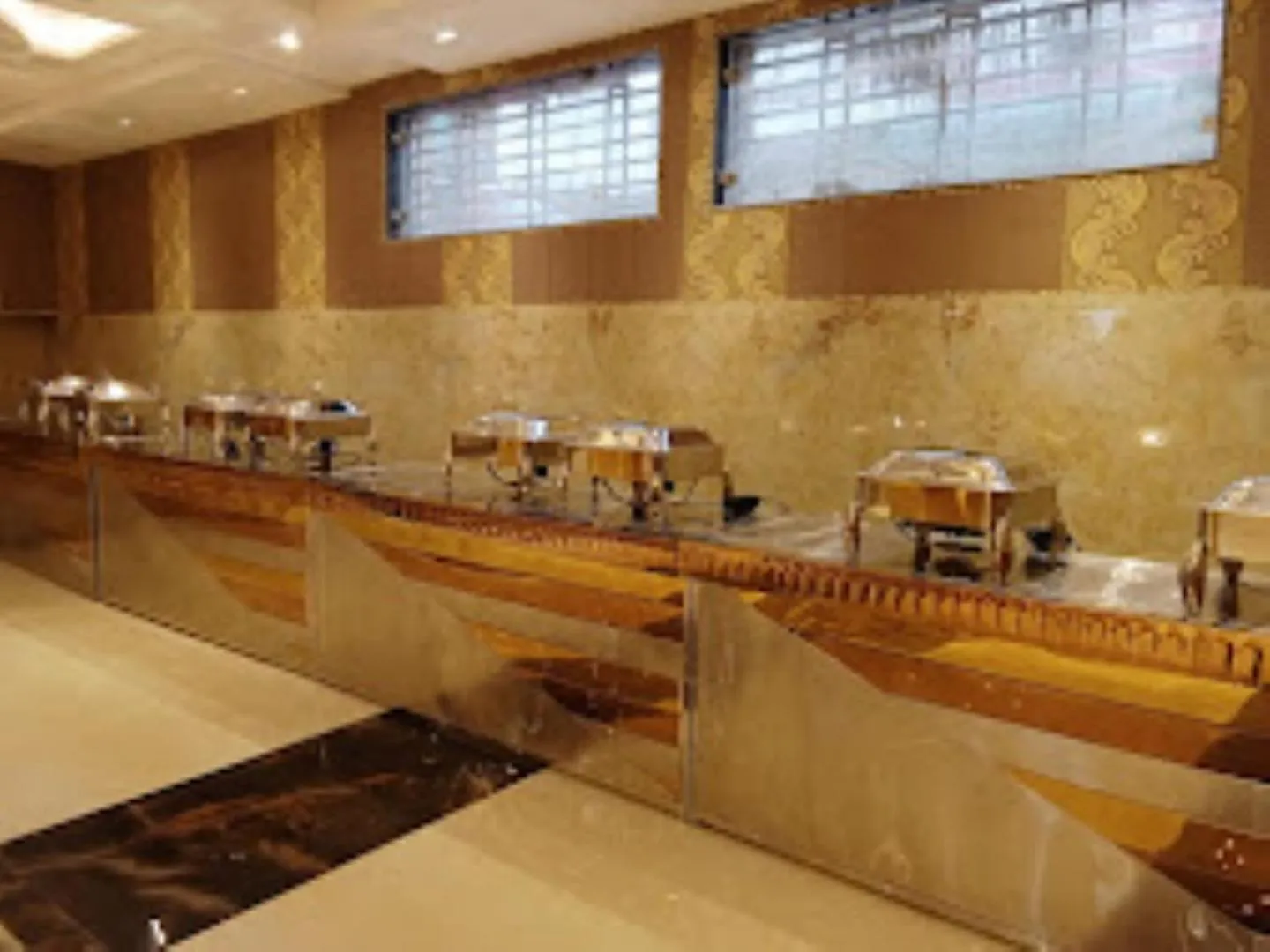 Restaurant/places to eat in Shree Dev Villa Hotel Kanpur