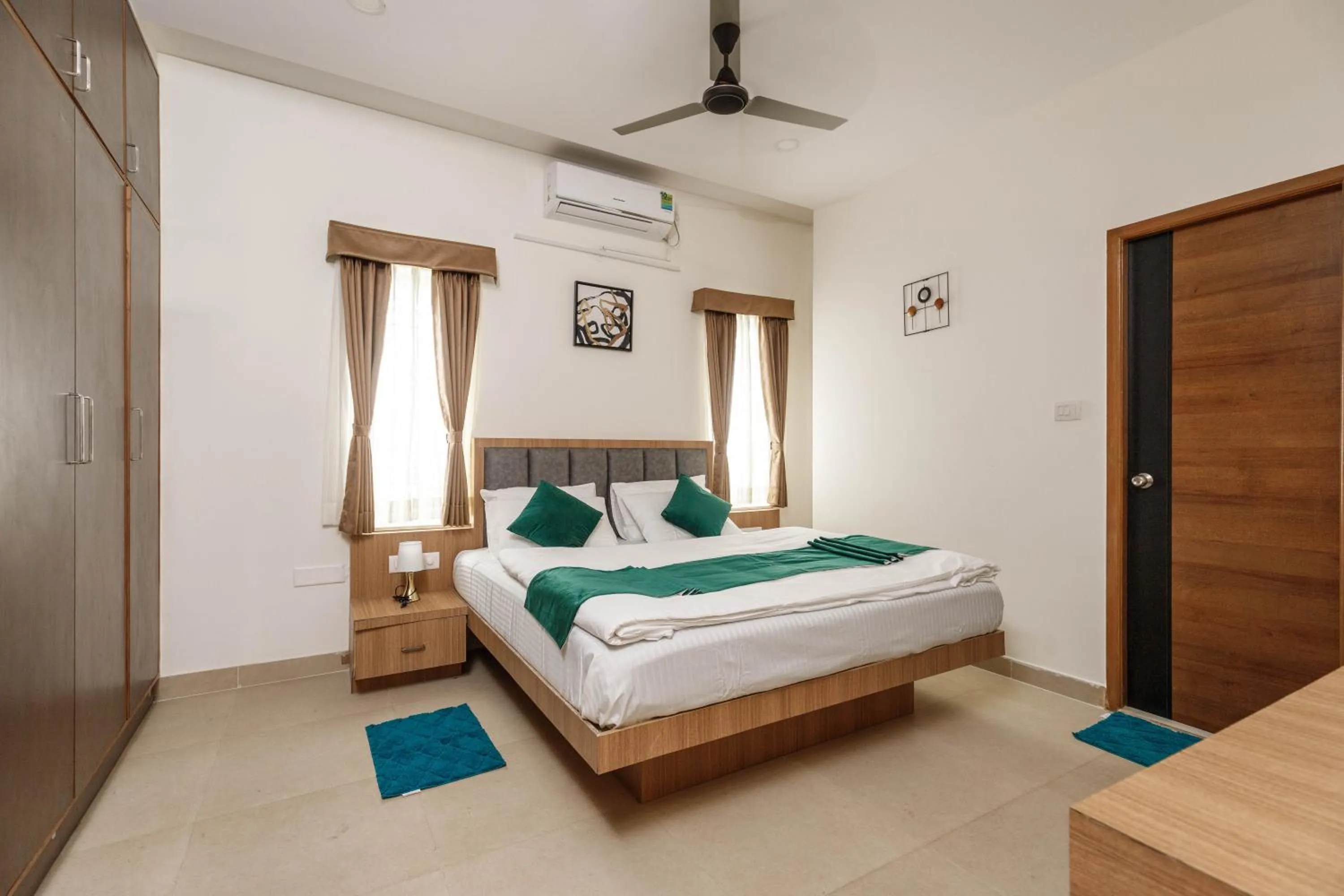 Photo of the whole room, Bed in Sunlight Serviced Apartments