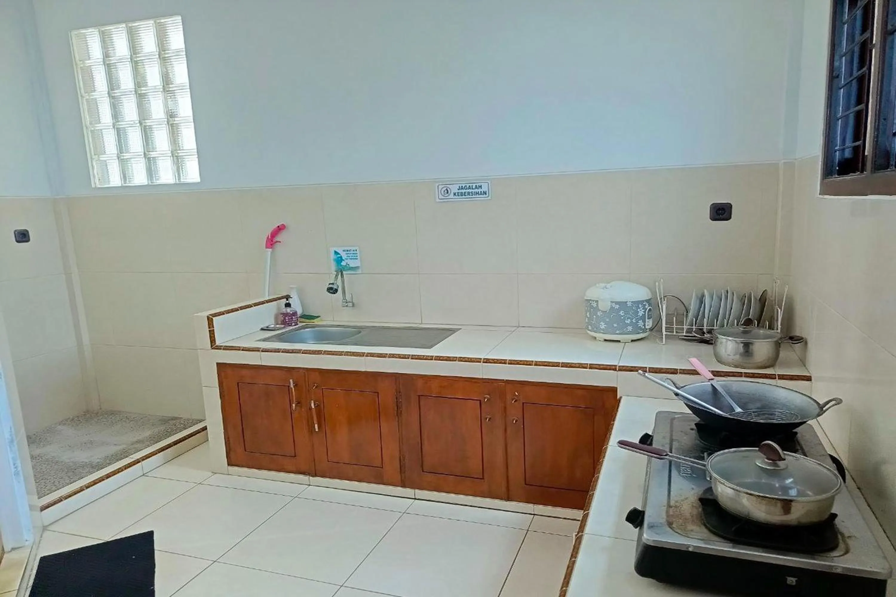 Kitchen or kitchenette in Rizky Bromo Homestay