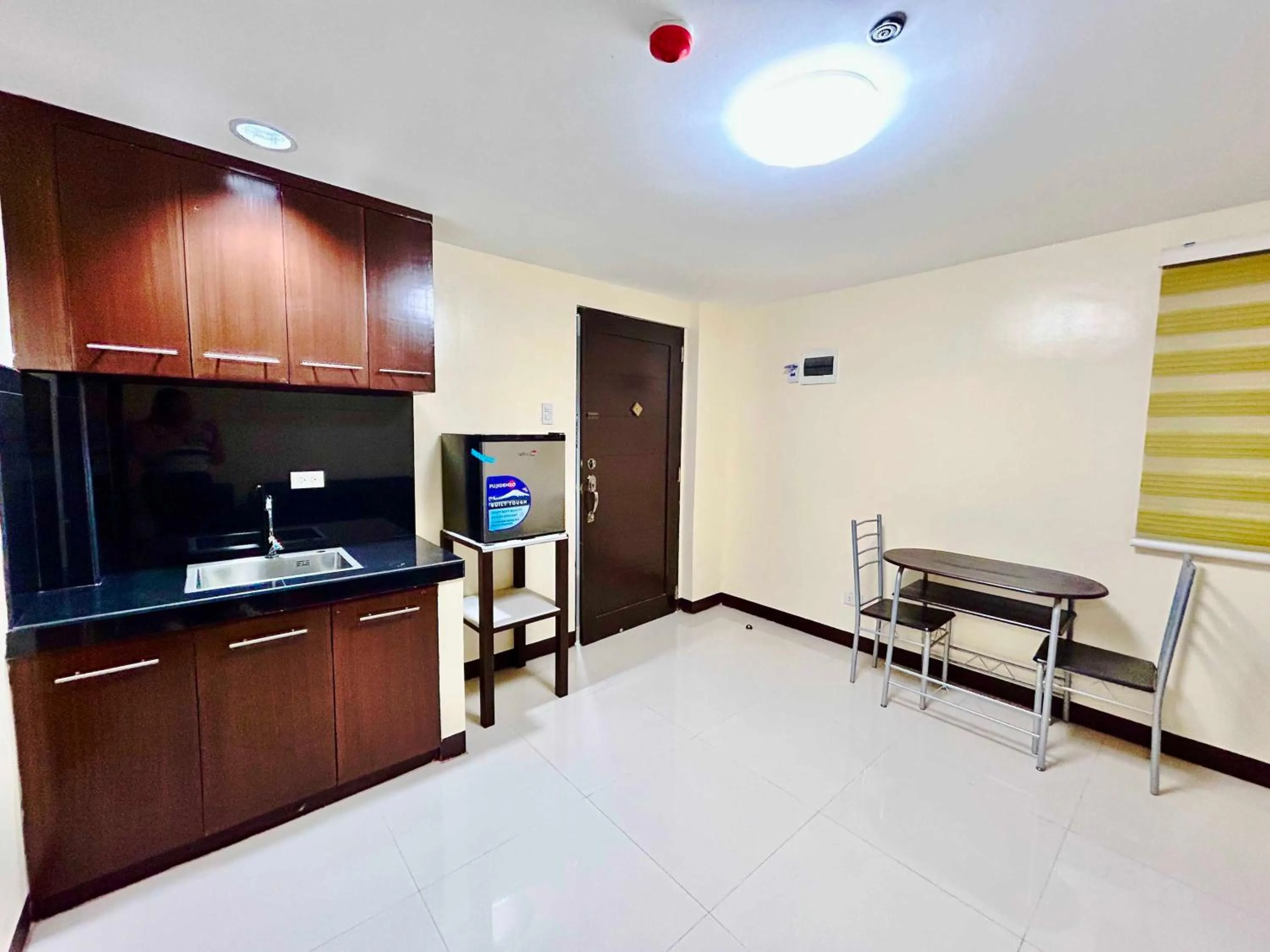 Bedroom in OYO 1045 Rayjan Apartelle