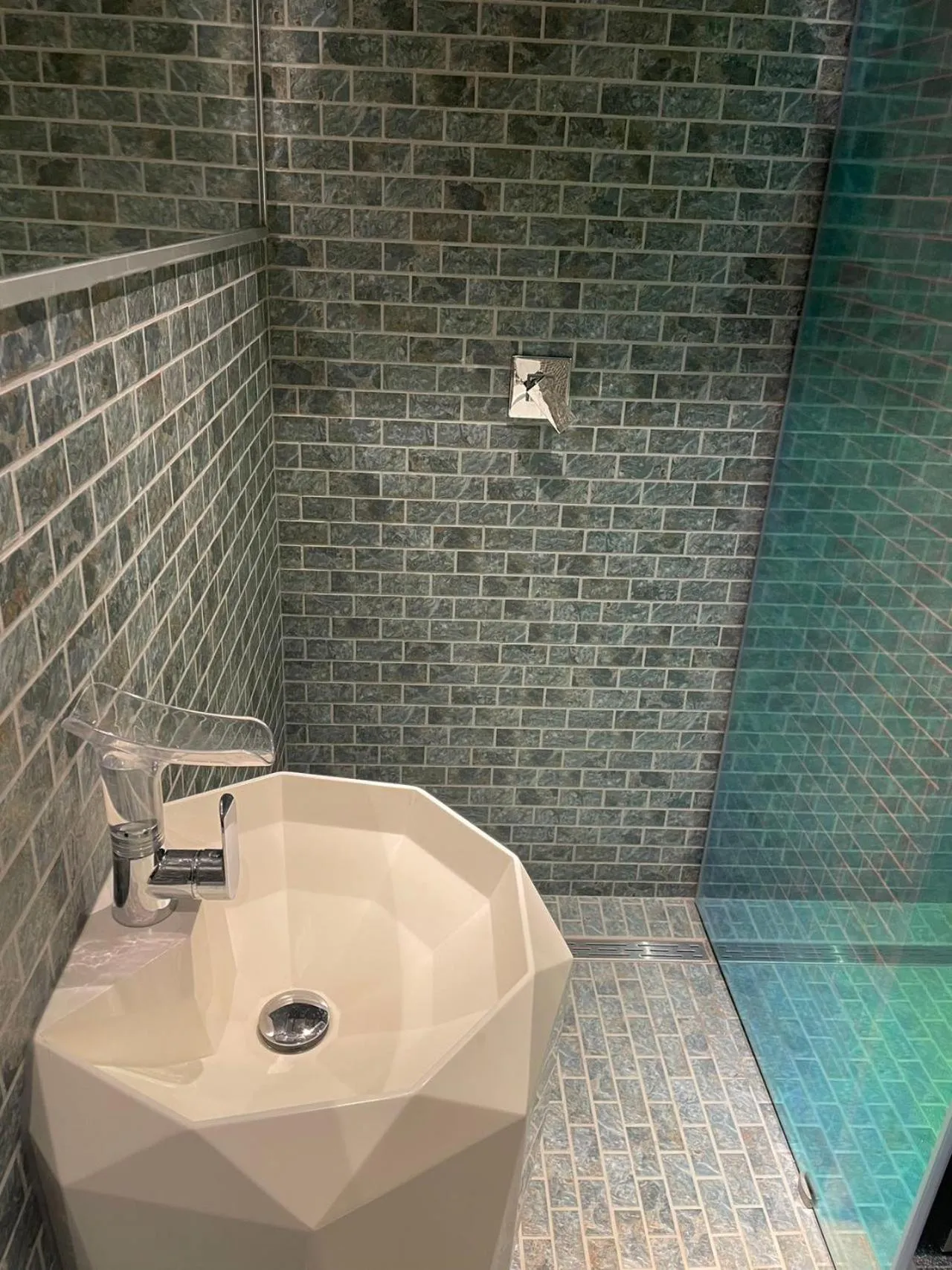 Shower in Diamond Capsule Hotel Amsterdam South