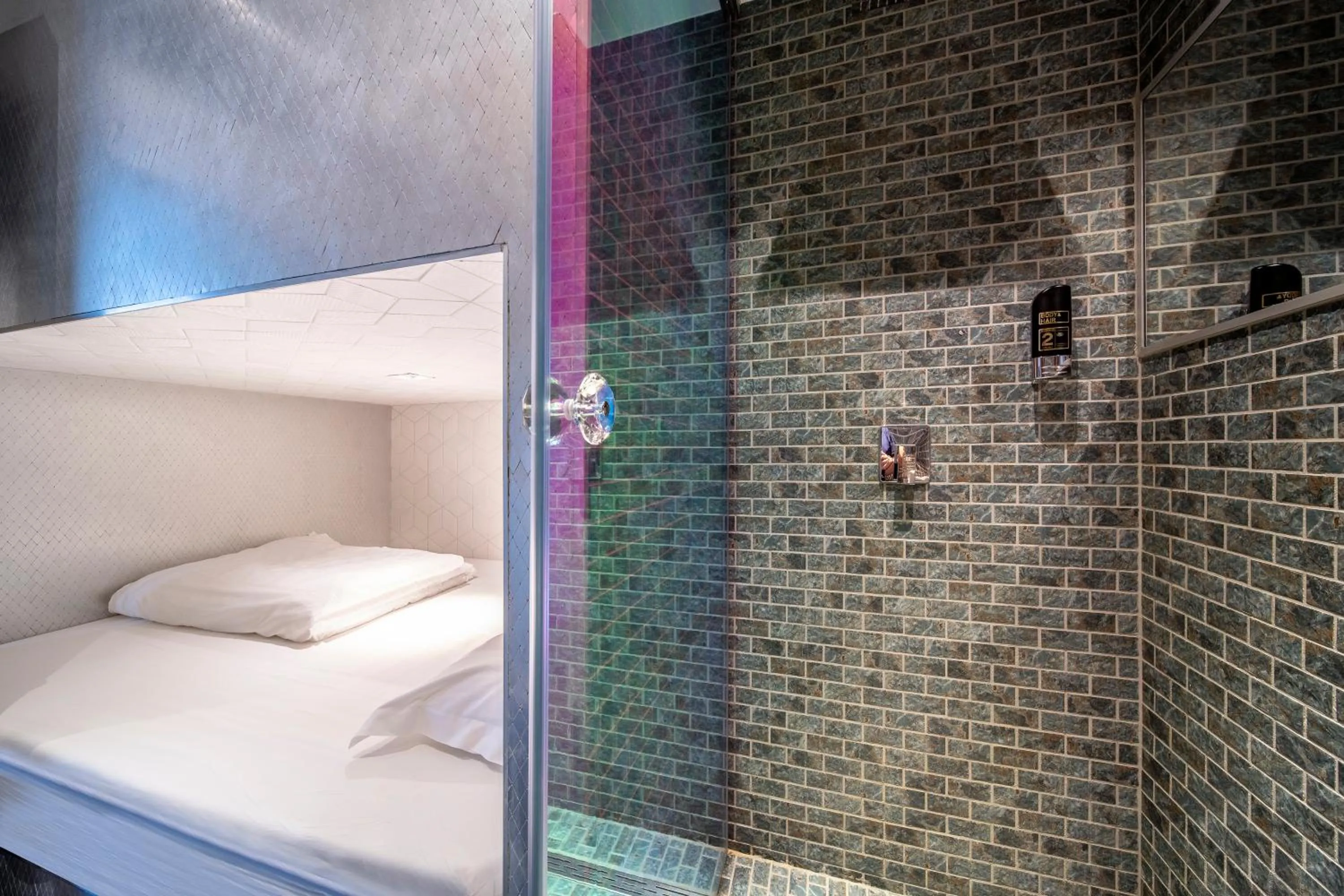Bedroom, Bed in Diamond Capsule Hotel Amsterdam South