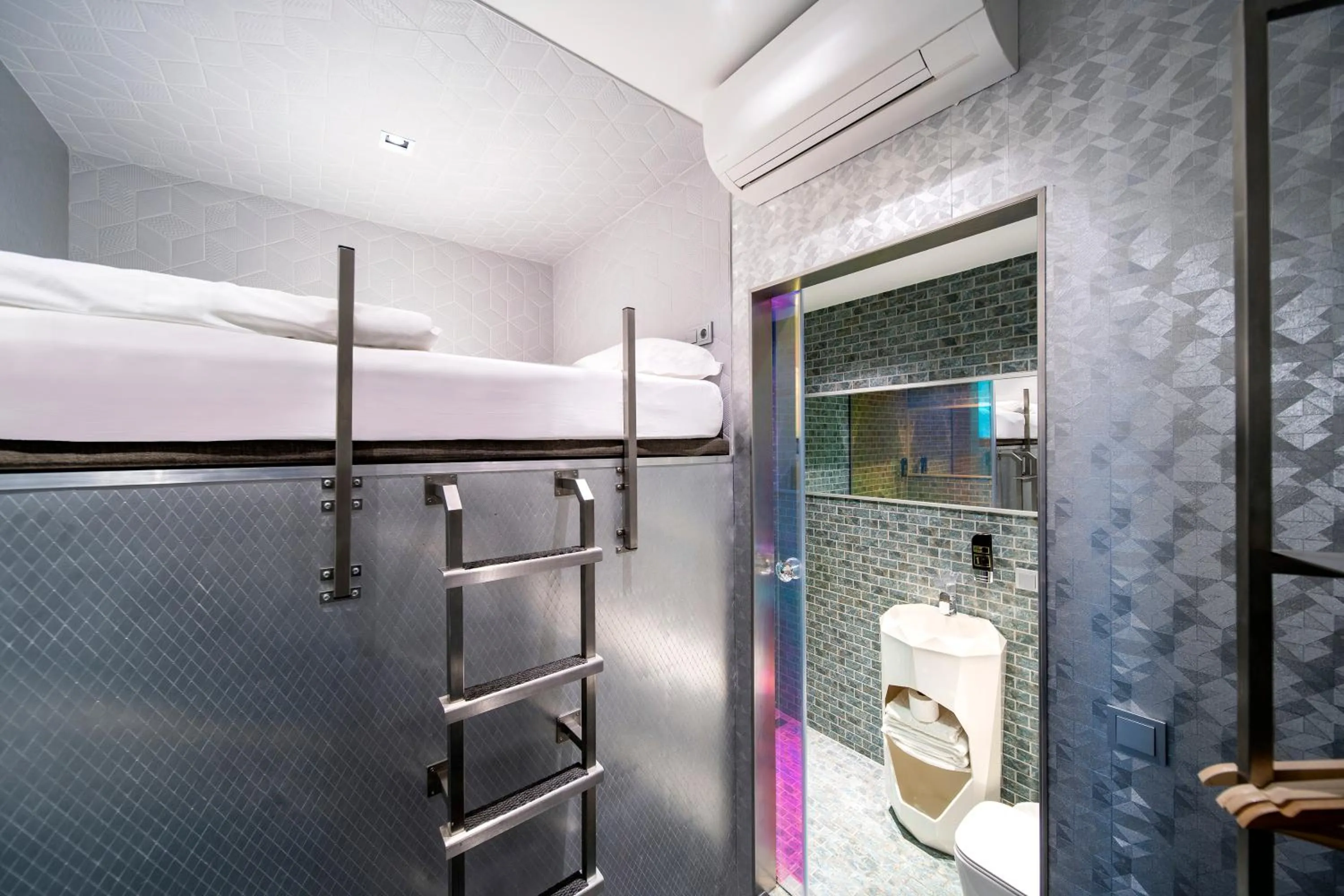 Bedroom in Diamond Capsule Hotel Amsterdam South
