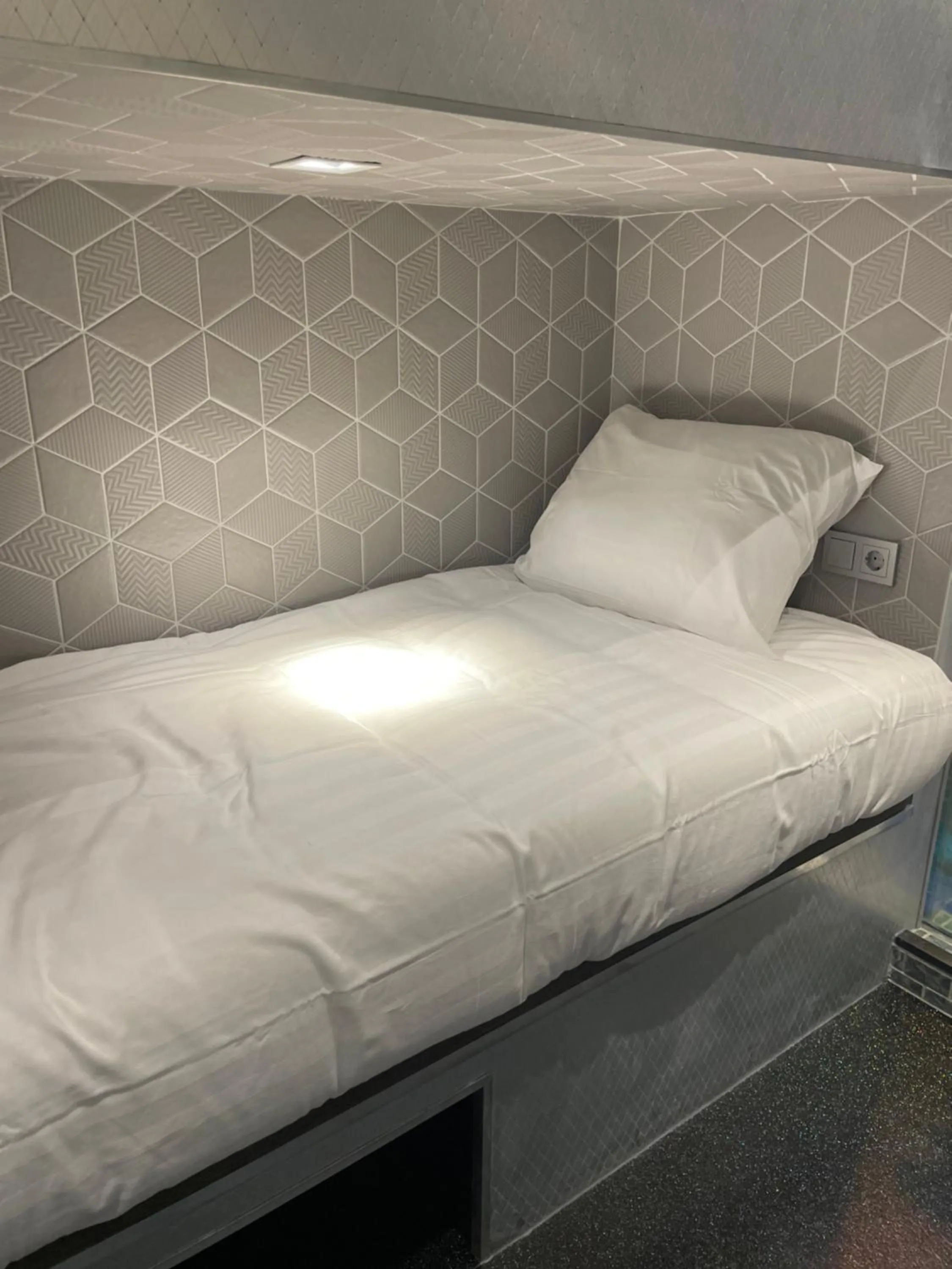 Bed in Diamond Capsule Hotel Amsterdam South