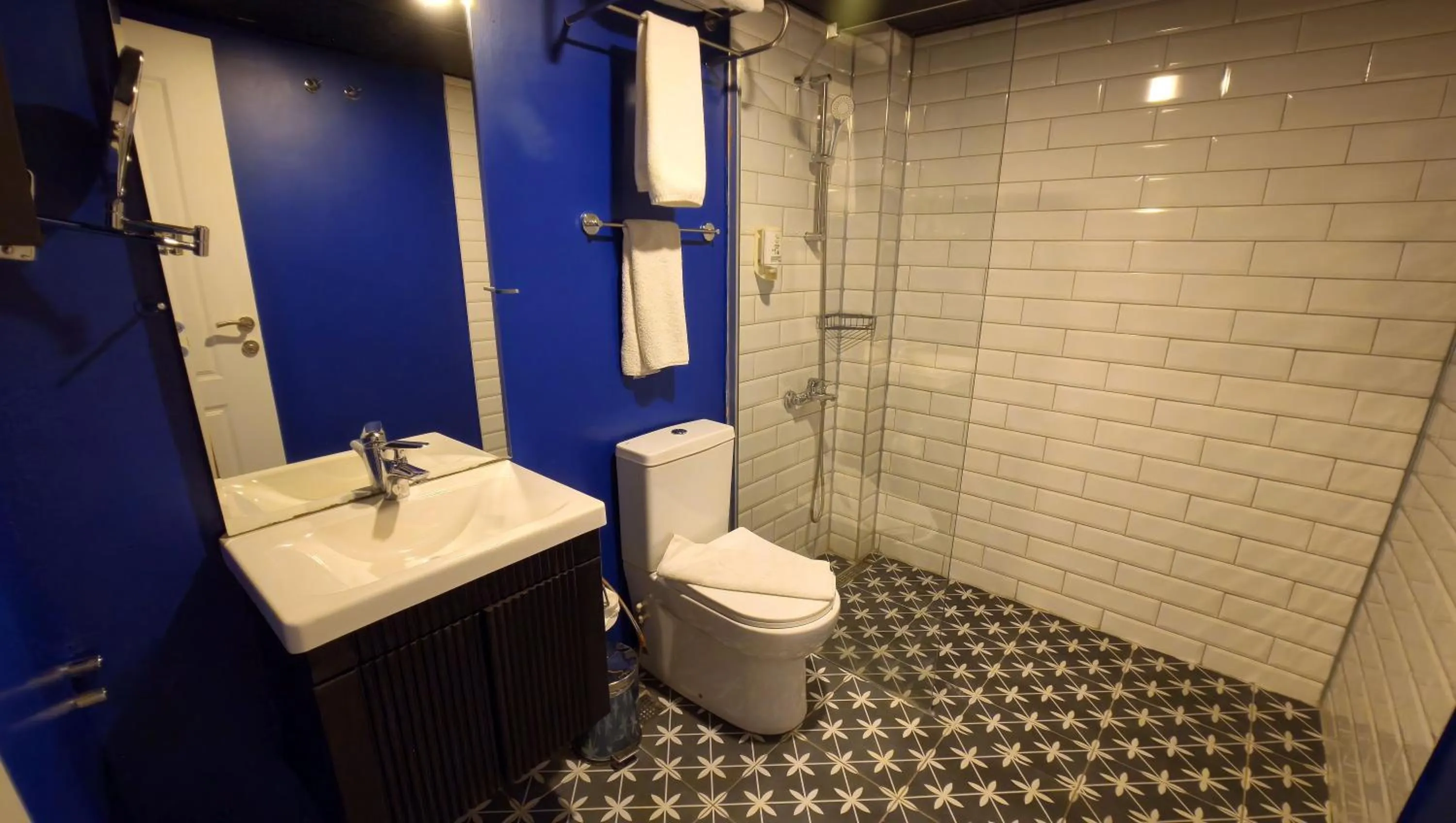 Shower in THINK HOTEL