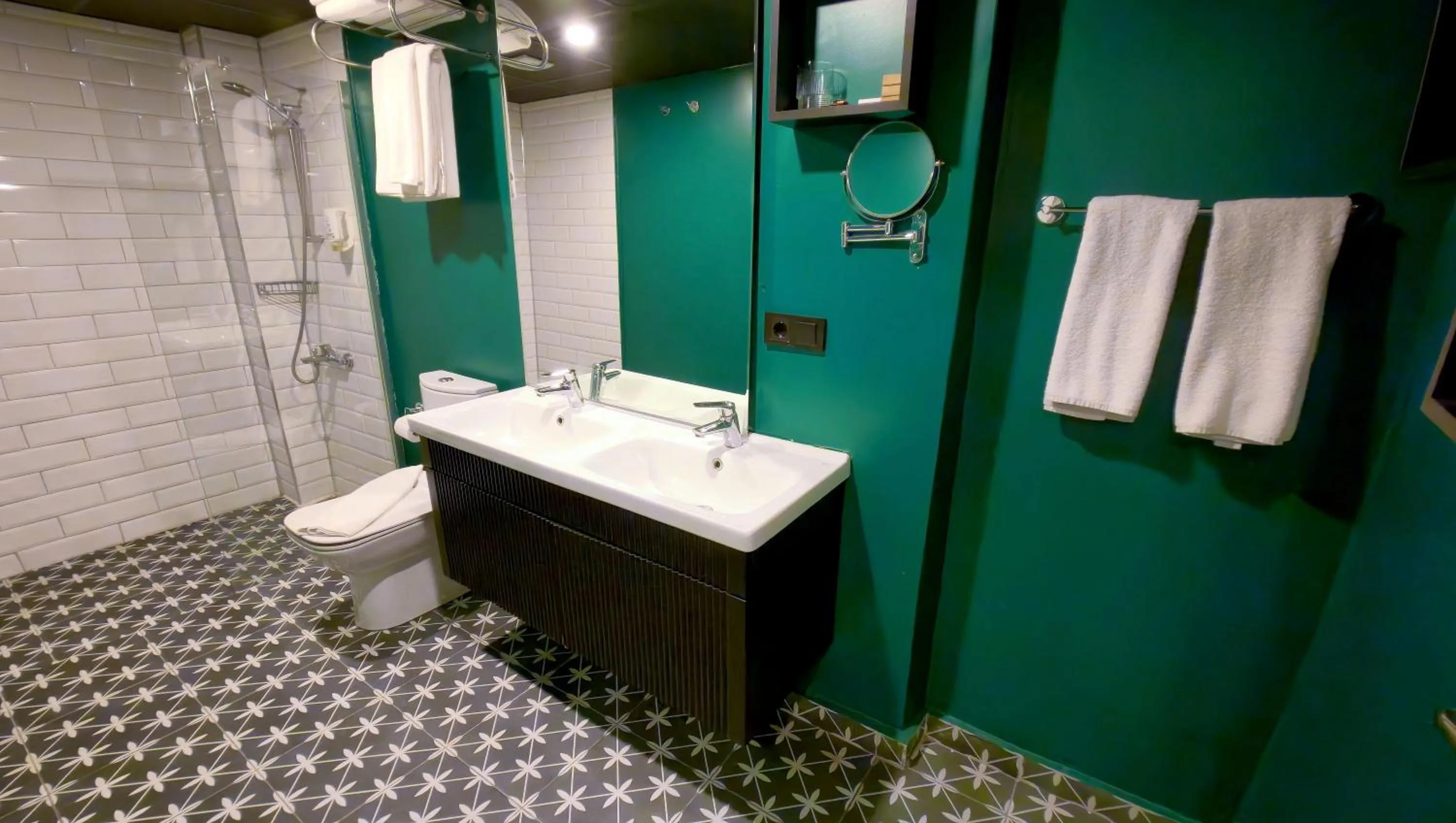 Shower in THINK HOTEL