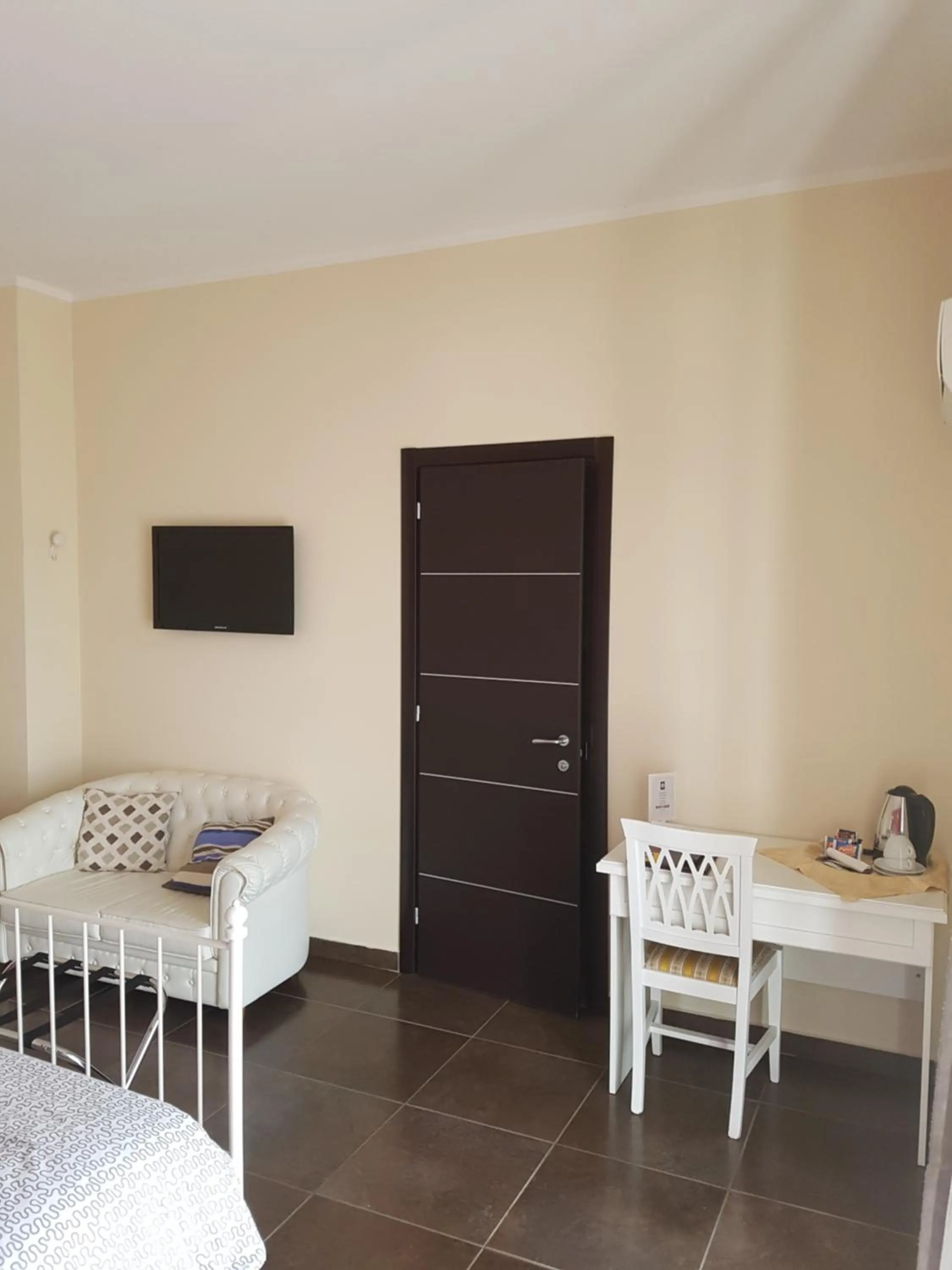 Photo of the whole room, Bed in Hotel Ascot