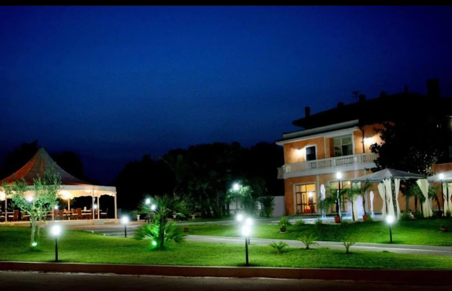 Property building in Hotel Ascot