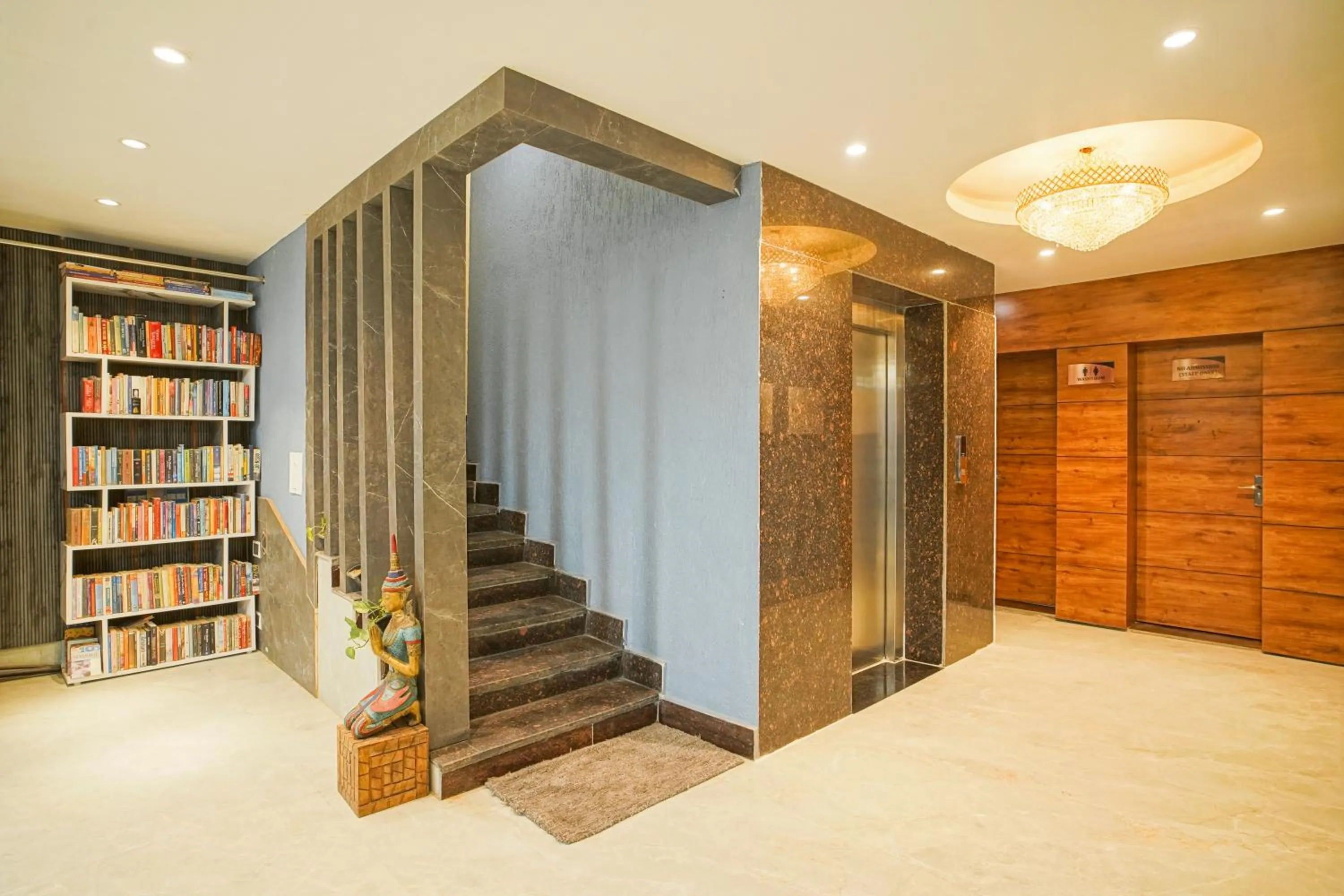 Library in Hotel Nirvana Bliss, Behind Parmarth Niketan