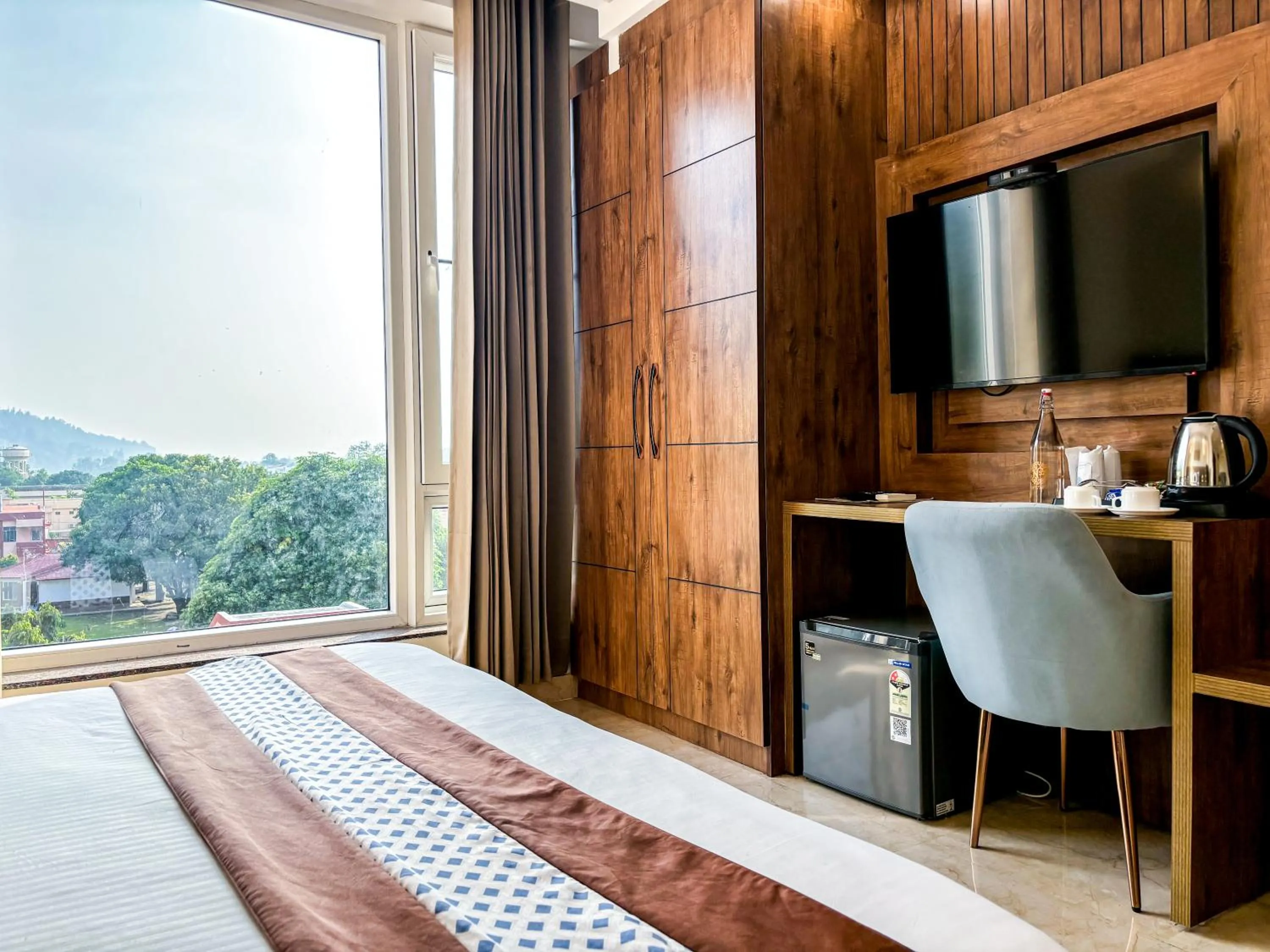 TV and multimedia in Hotel Nirvana Bliss, Behind Parmarth Niketan