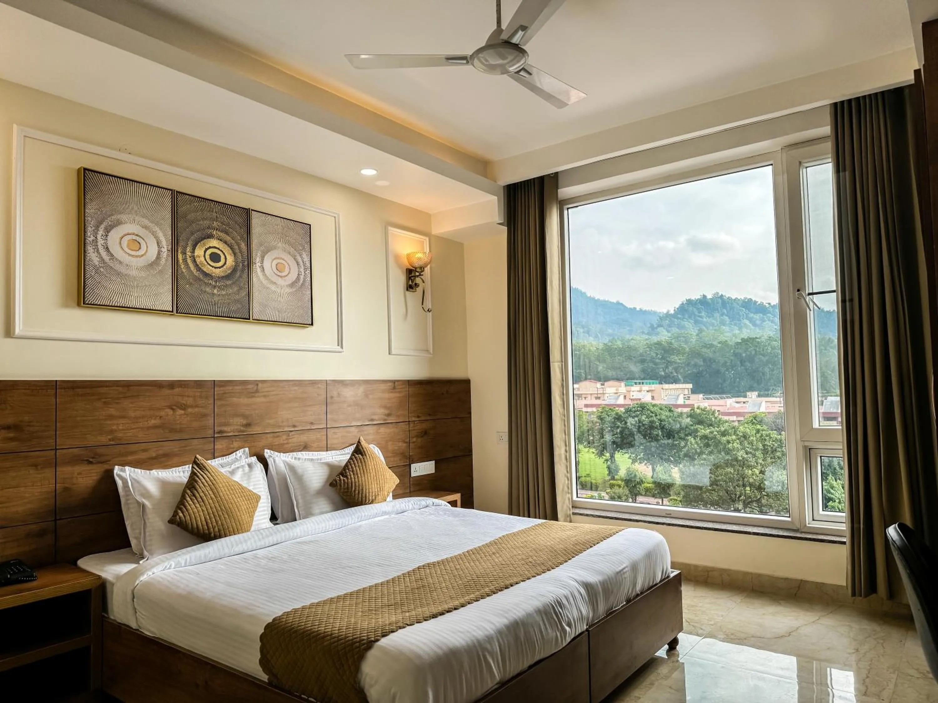 Bedroom, Bed in Hotel Nirvana Bliss, Behind Parmarth Niketan