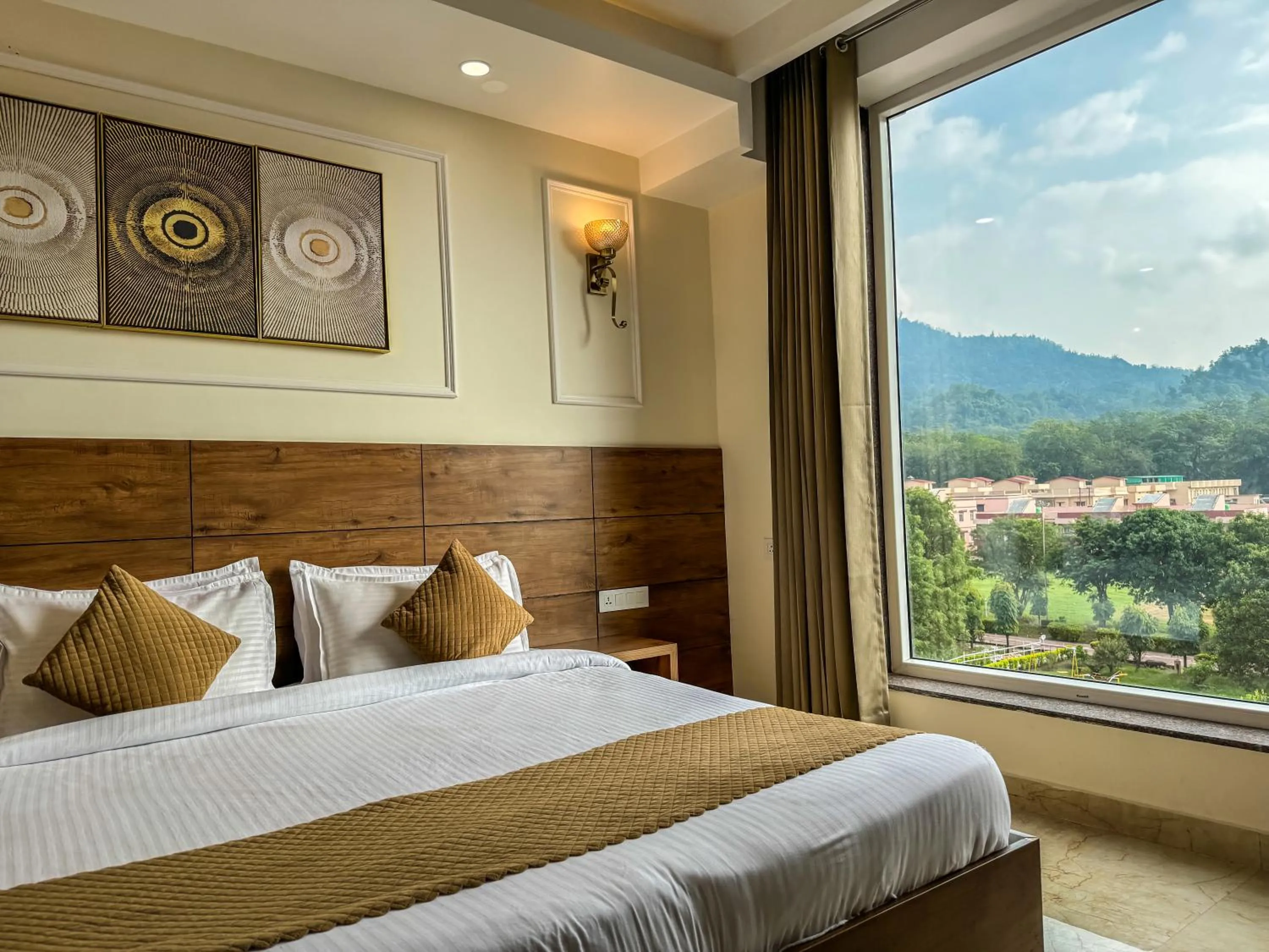 Bed in Hotel Nirvana Bliss, Behind Parmarth Niketan