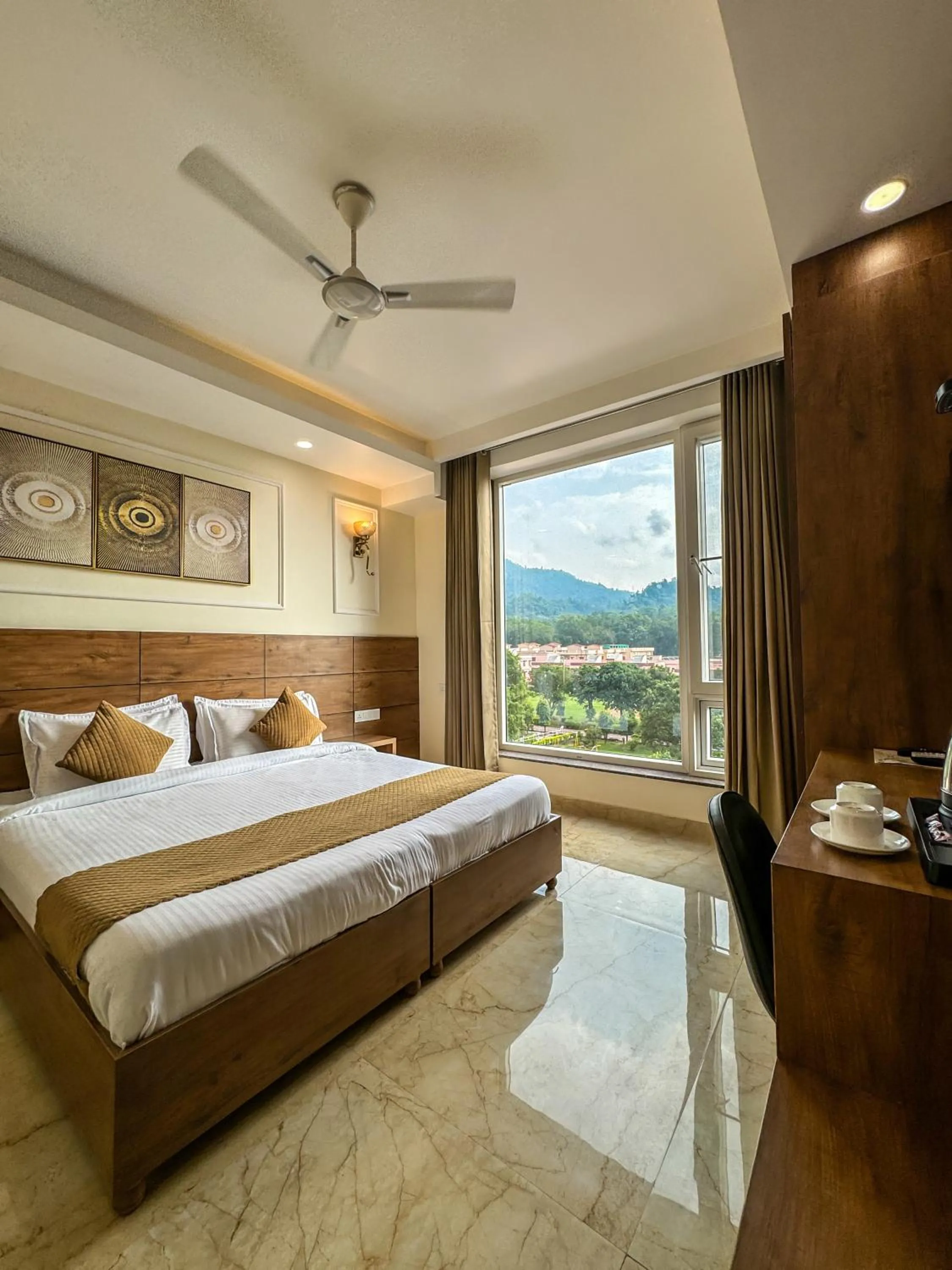 Bedroom, Bed in Hotel Nirvana Bliss, Behind Parmarth Niketan