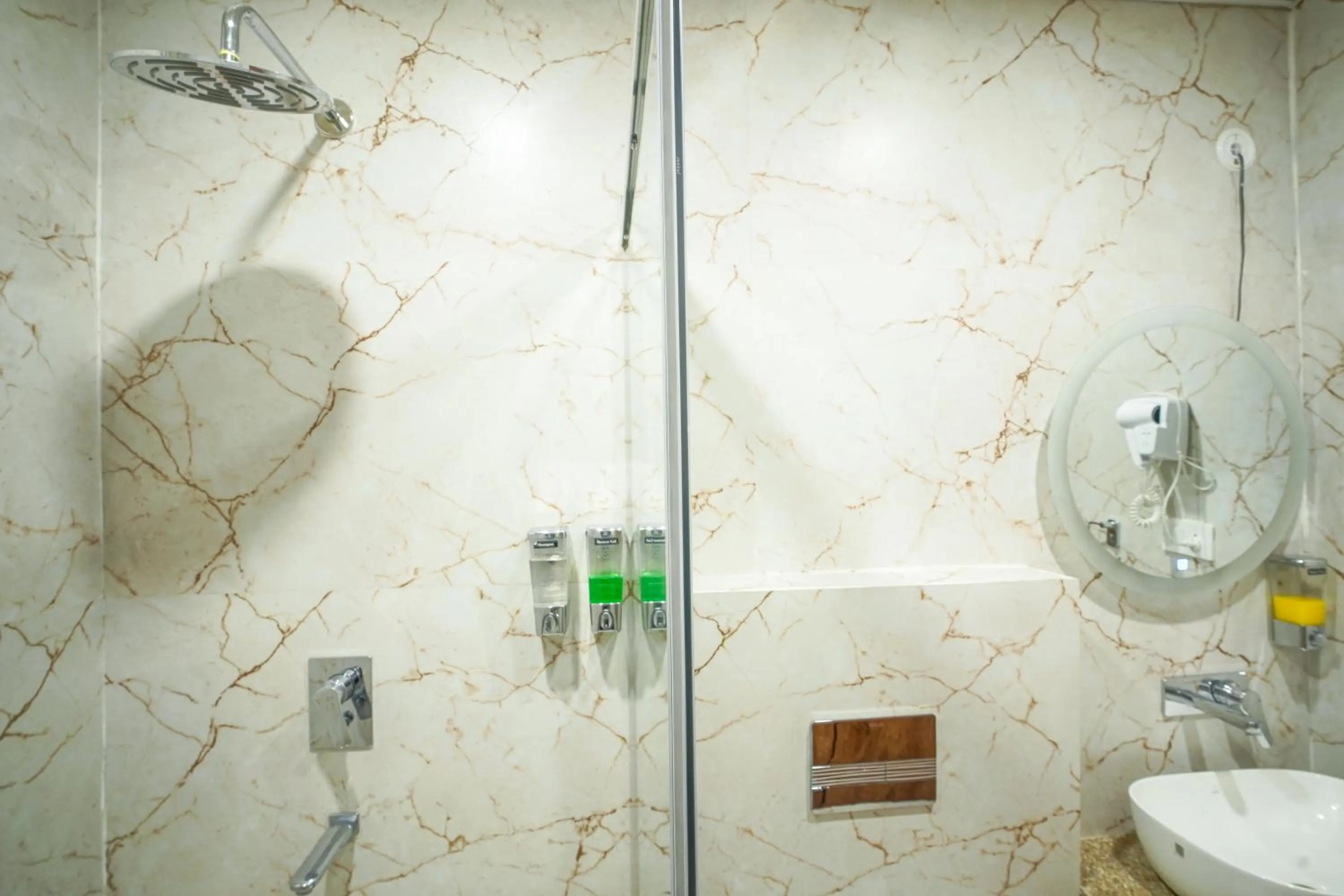 Shower in Hotel Nirvana Bliss, Behind Parmarth Niketan