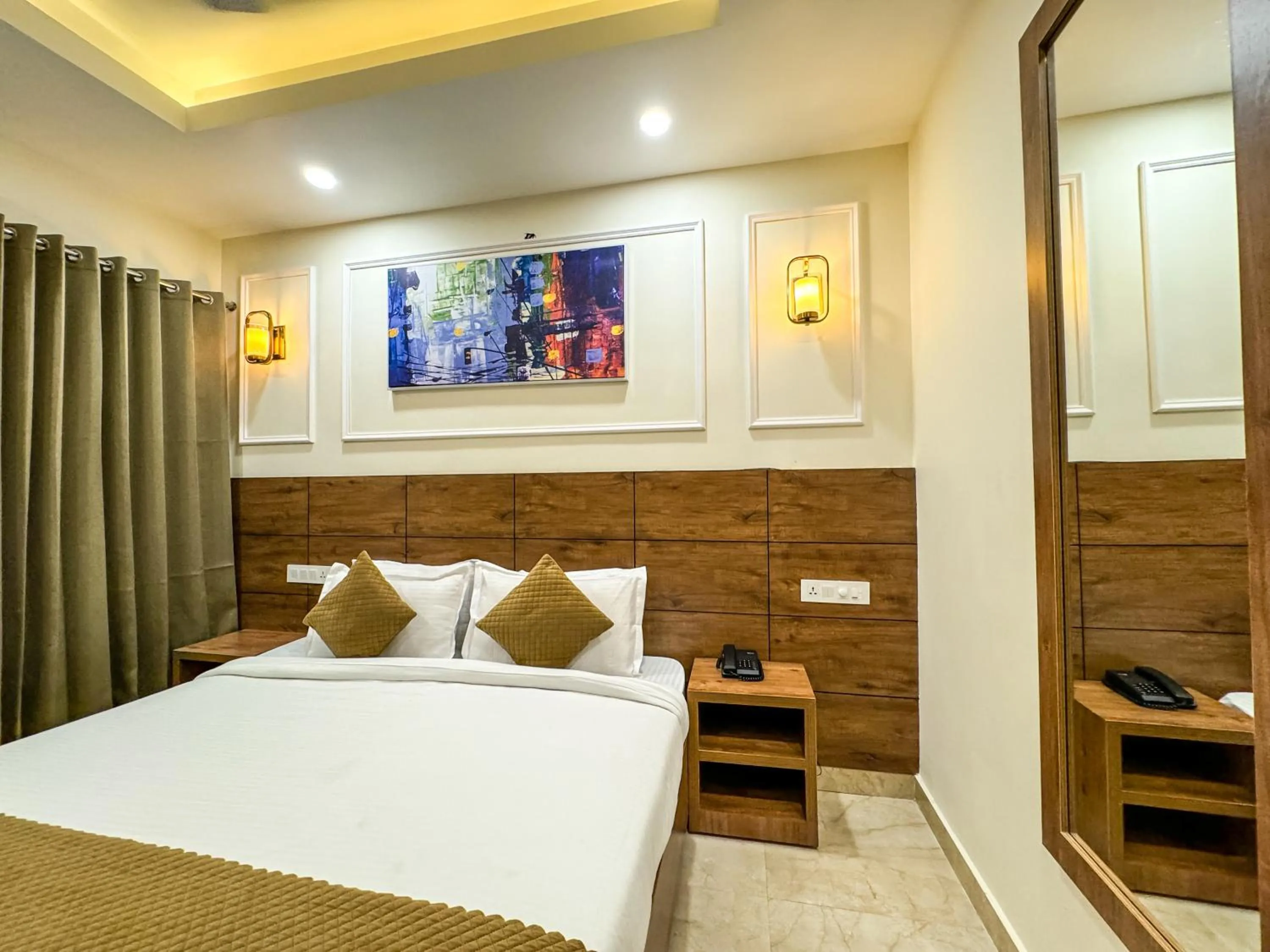 Bedroom, Bed in Hotel Nirvana Bliss, Behind Parmarth Niketan