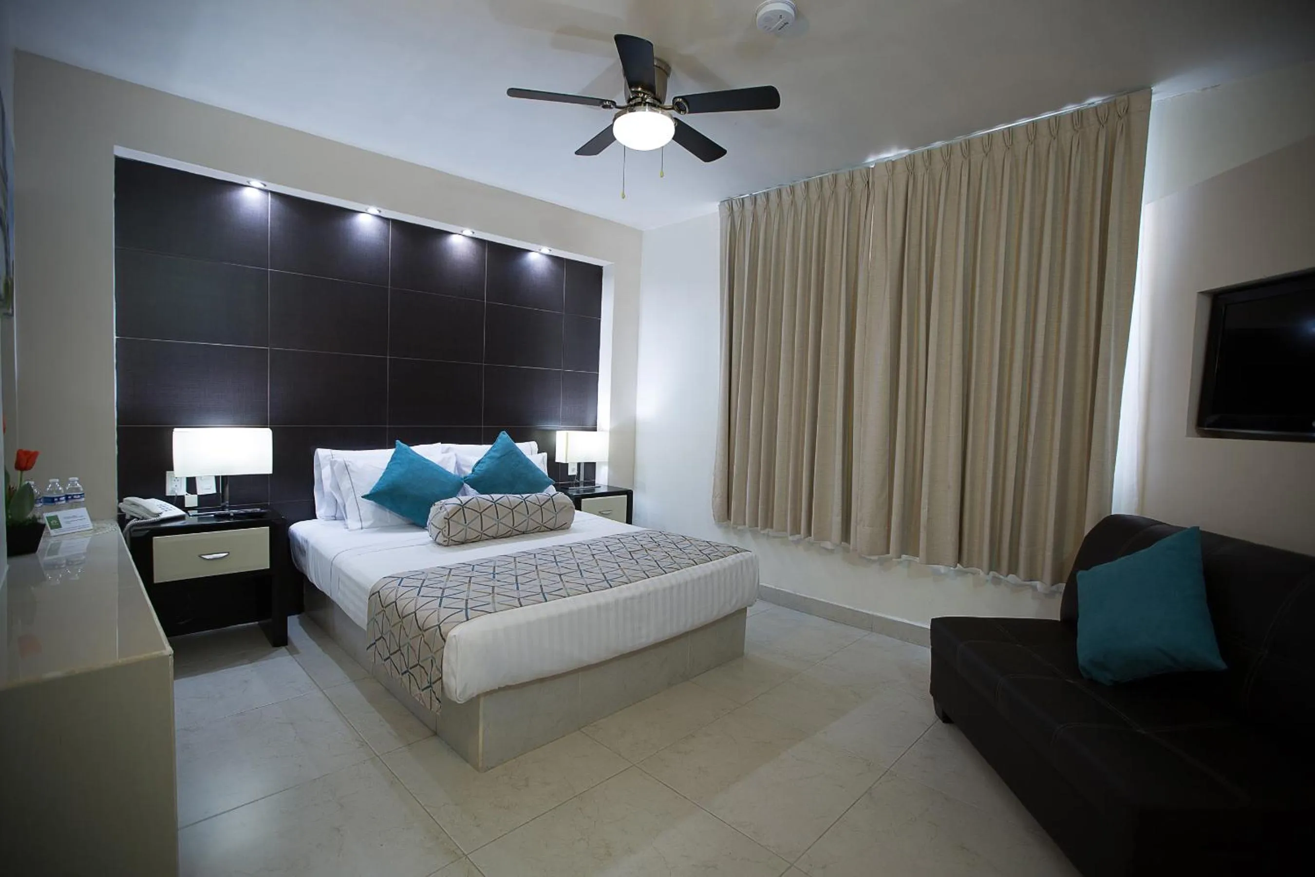 Photo of the whole room, Bed in Hotel La Torre San Francisco