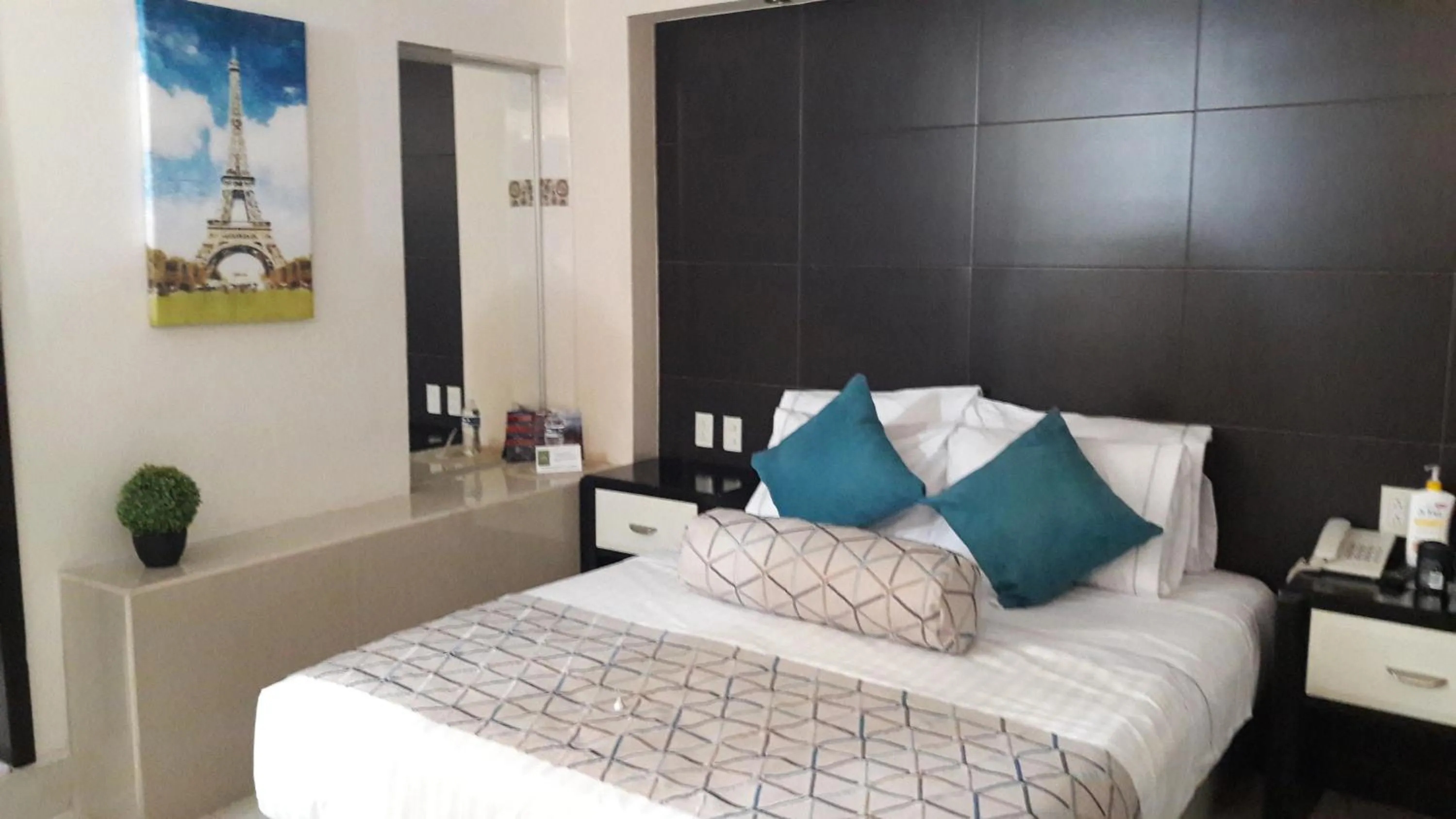 Decorative detail, Bed in Hotel La Torre San Francisco