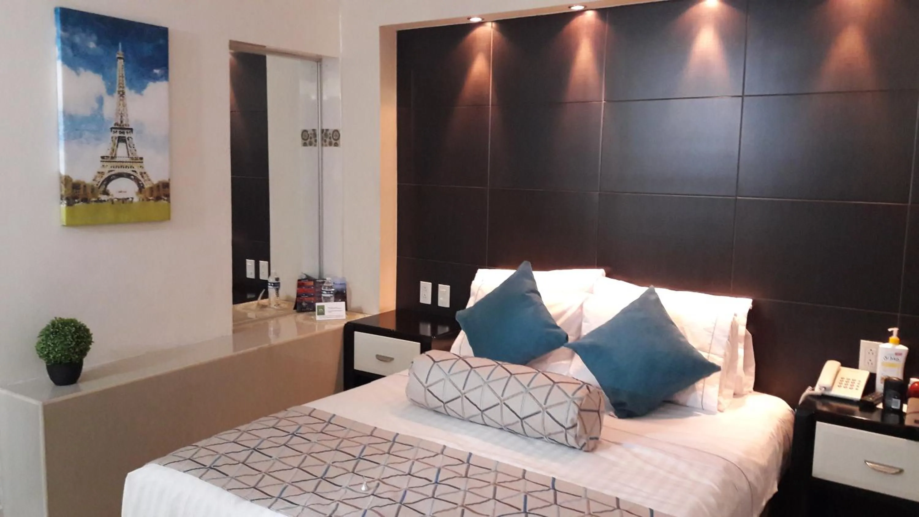 Bed in Hotel La Torre San Francisco