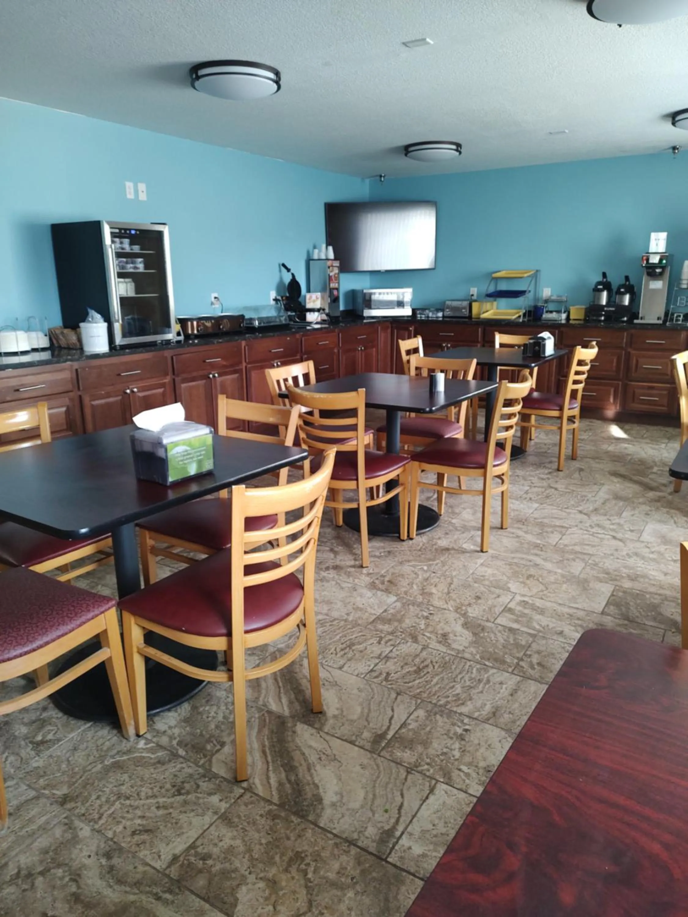 Breakfast in Days Inn & Suites by Wyndham Fargo 19th Ave/Airport Dome