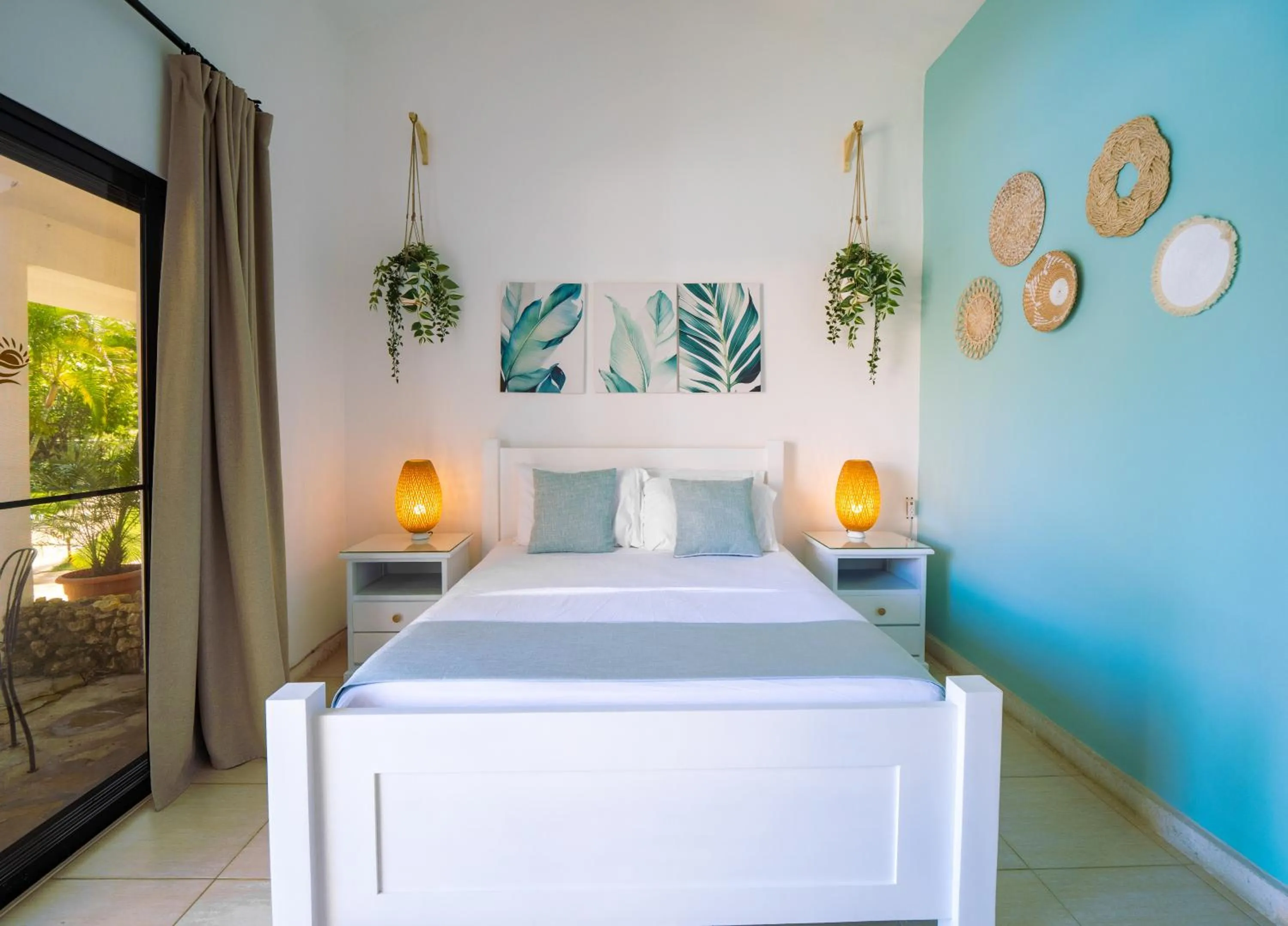 Bedroom, Bed in Garden By The Sea