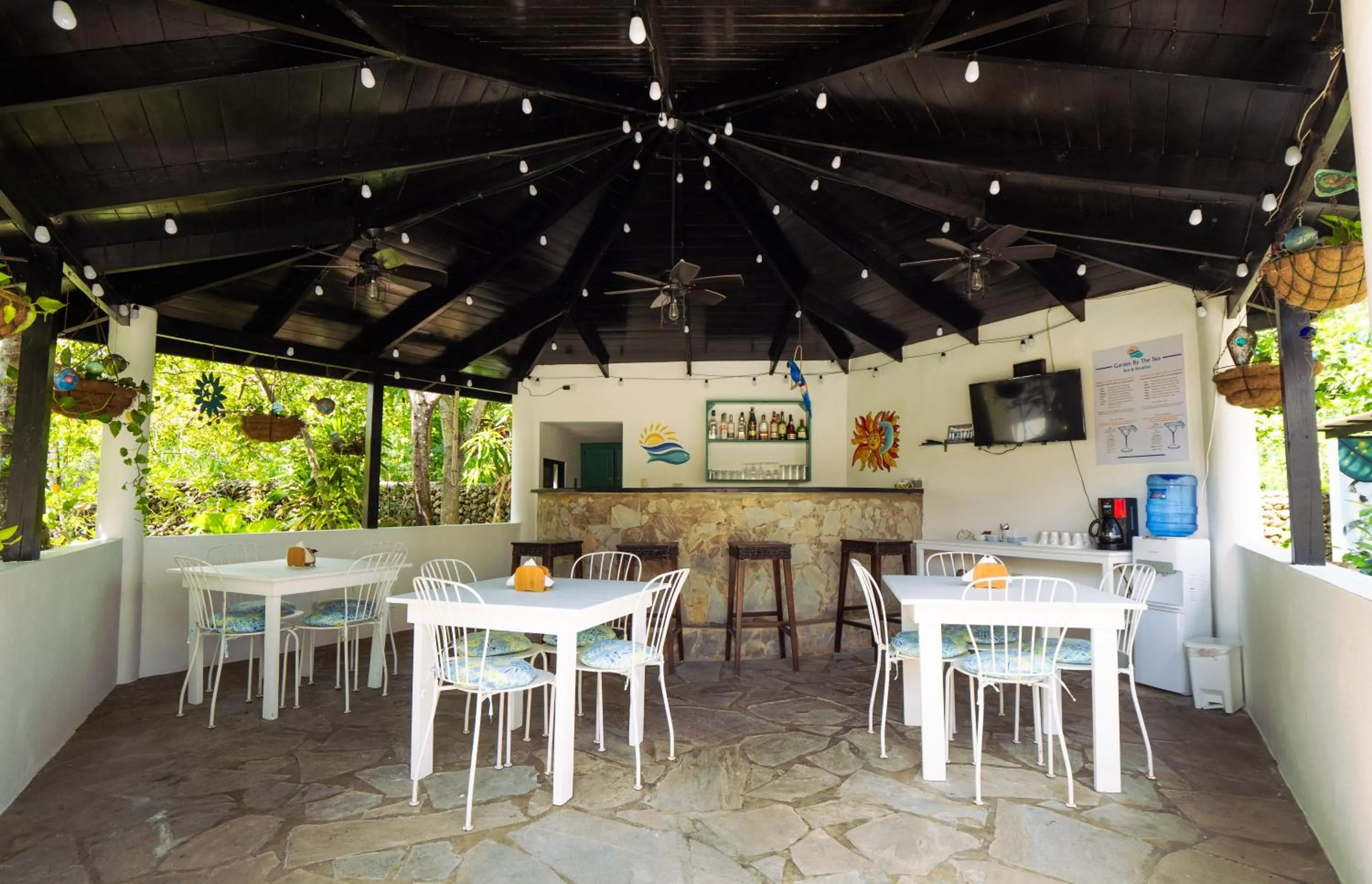 Breakfast in Garden By The Sea