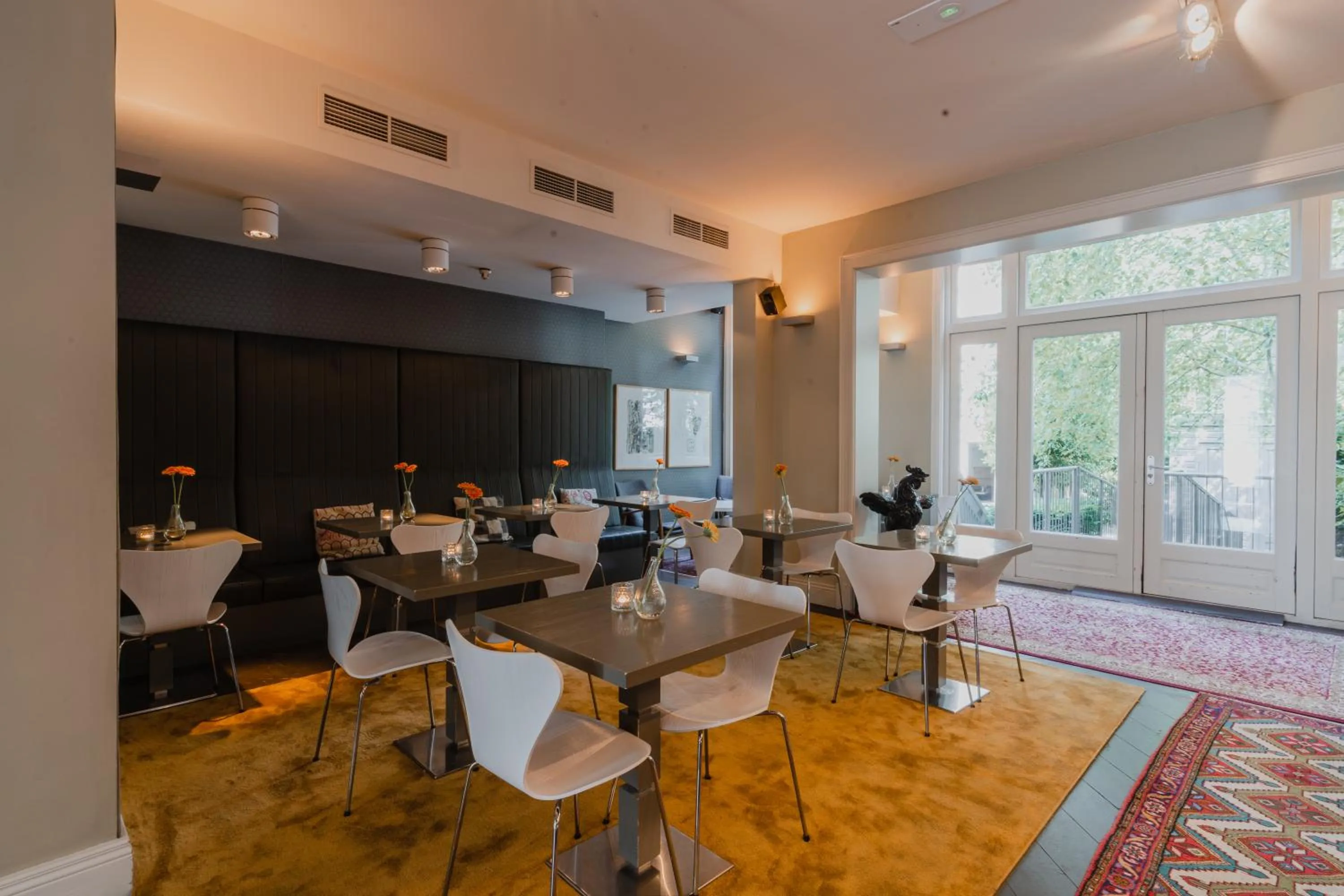 Communal lounge/ TV room in Hotel Roemer Amsterdam