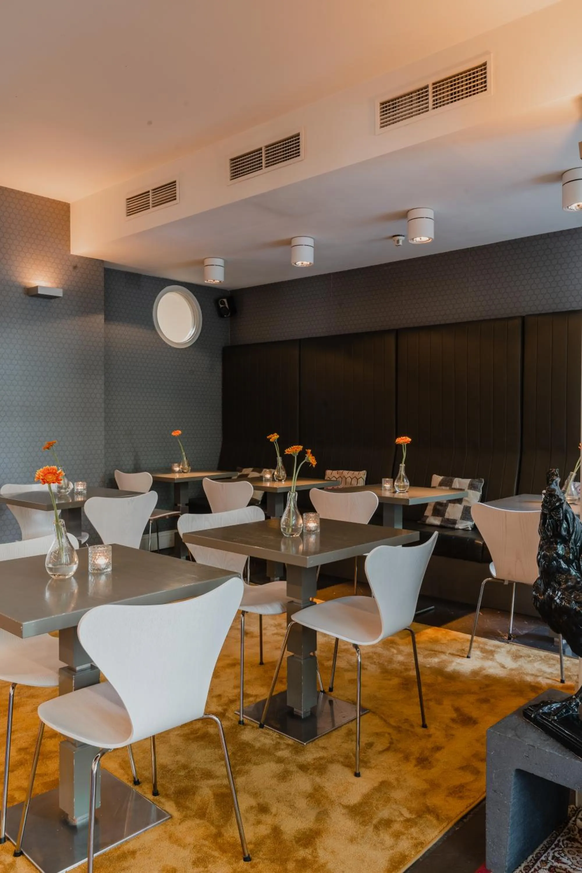 Communal lounge/ TV room in Hotel Roemer Amsterdam