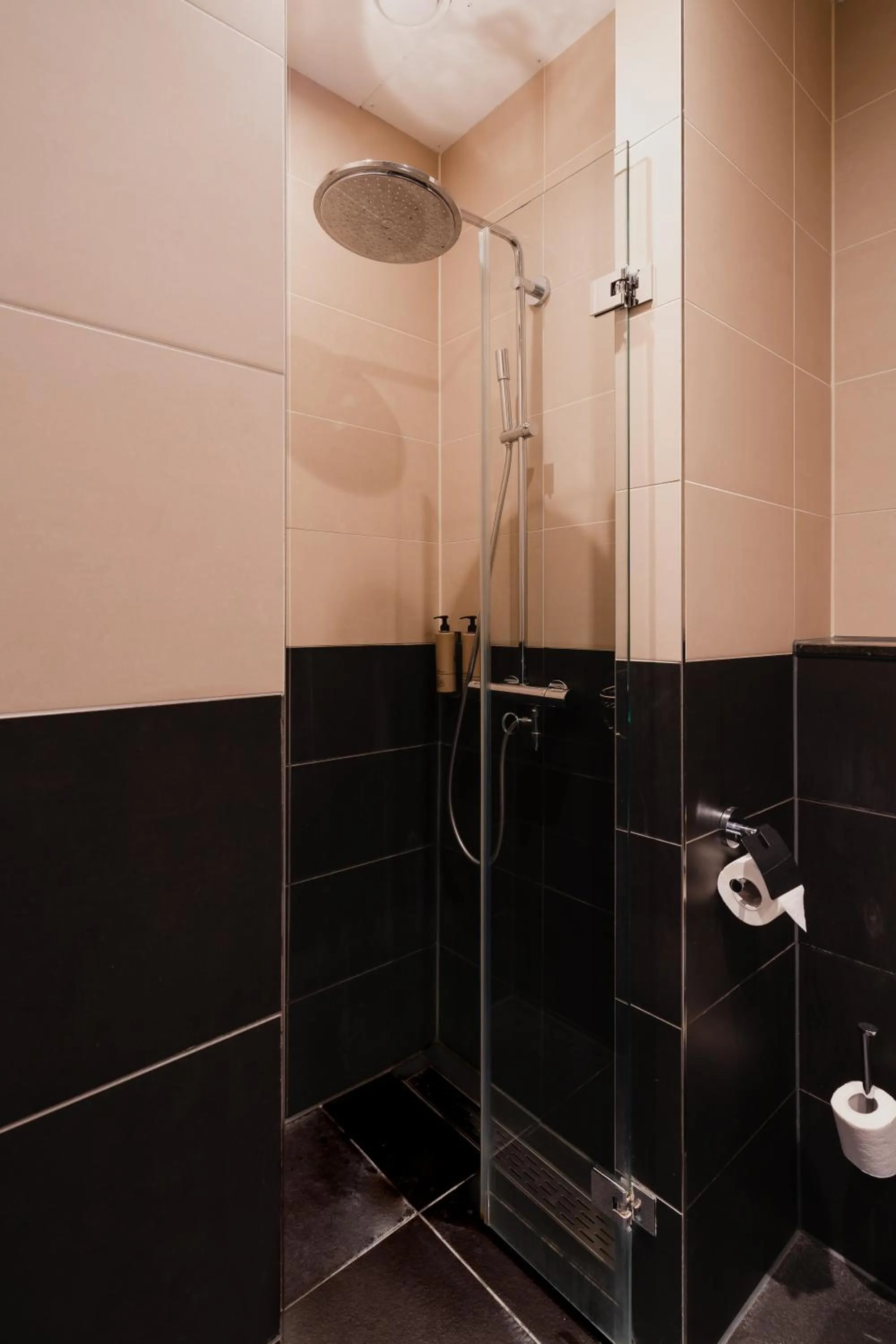 Shower in Hotel Roemer Amsterdam