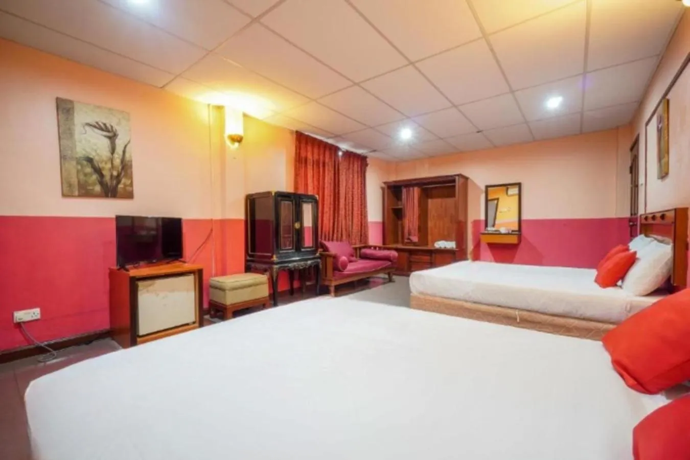 Bed in DJ Seafront Hotel