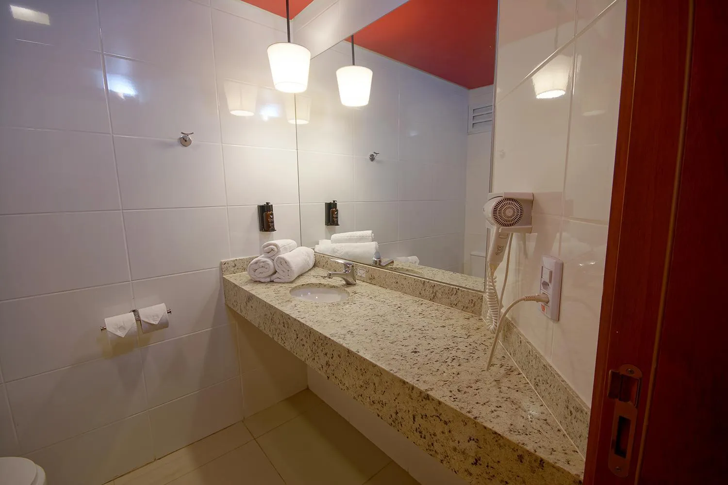 Bathroom in Golden Tower Express Franca by Fênix Hotéis