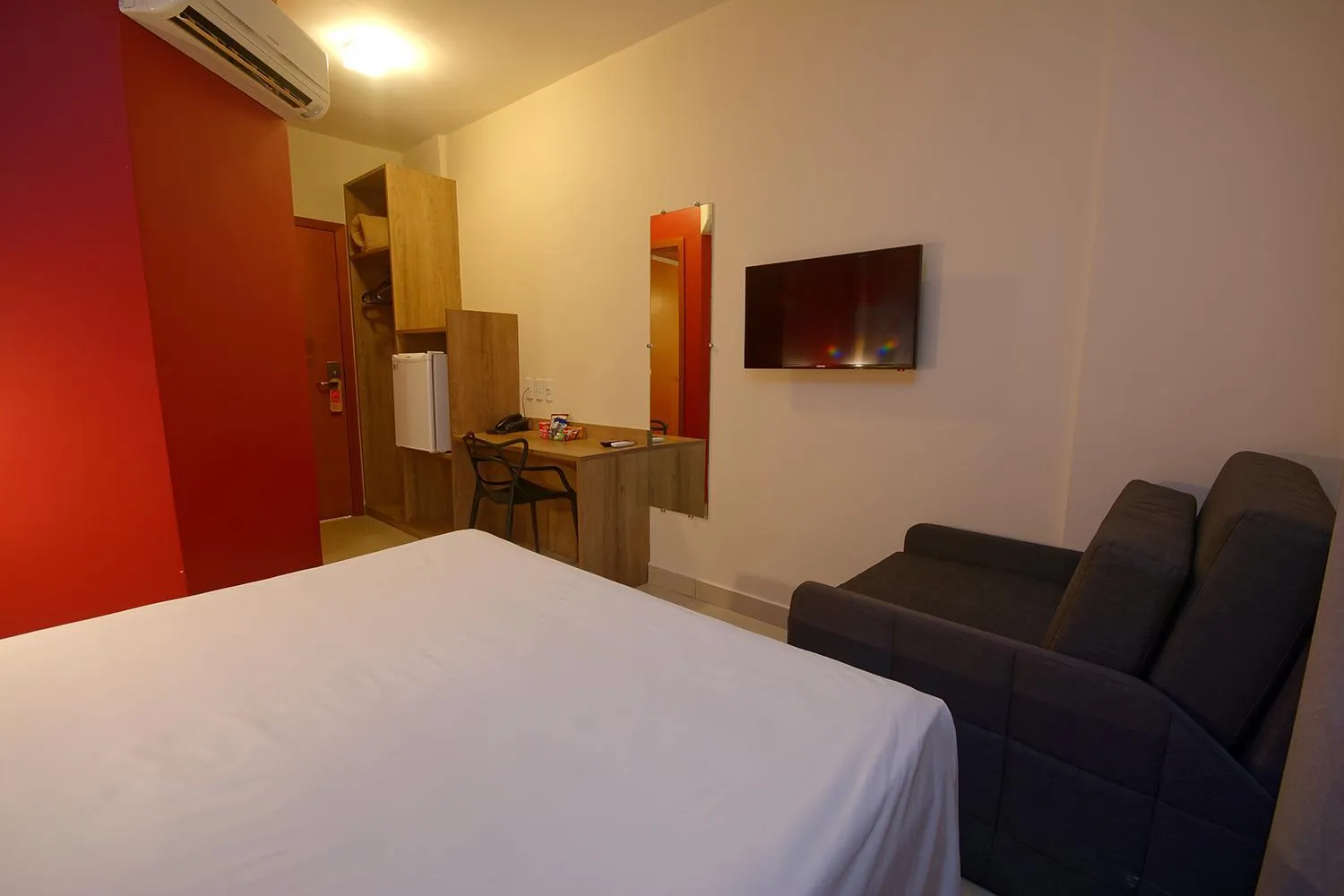 Photo of the whole room, Bed in Golden Tower Express Franca by Fênix Hotéis