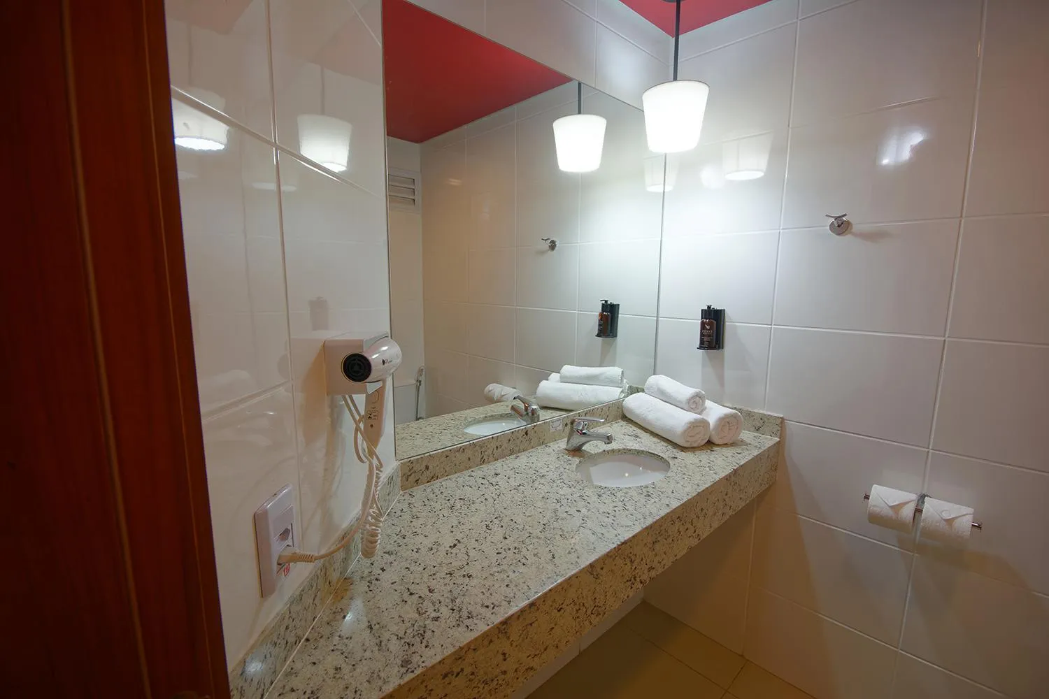 Bathroom in Golden Tower Express Franca by Fênix Hotéis