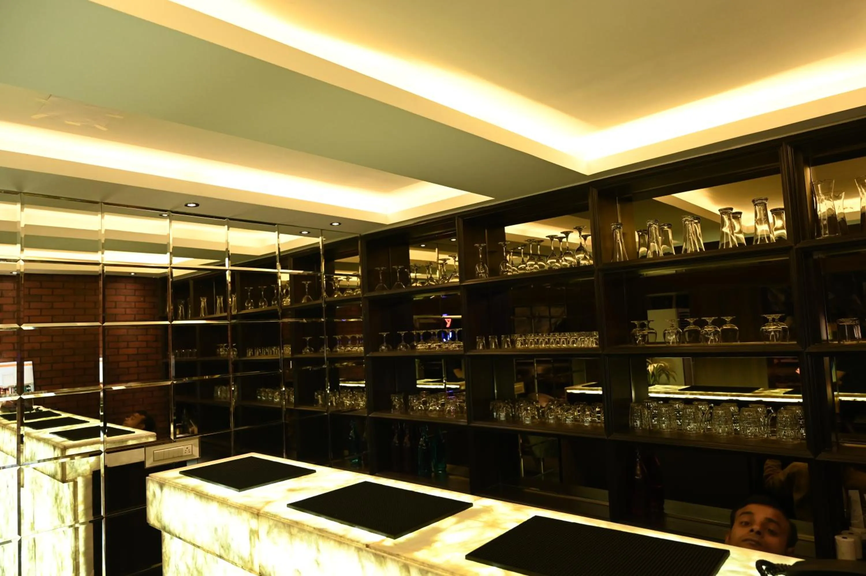 Restaurant/places to eat in Hotel Trax International