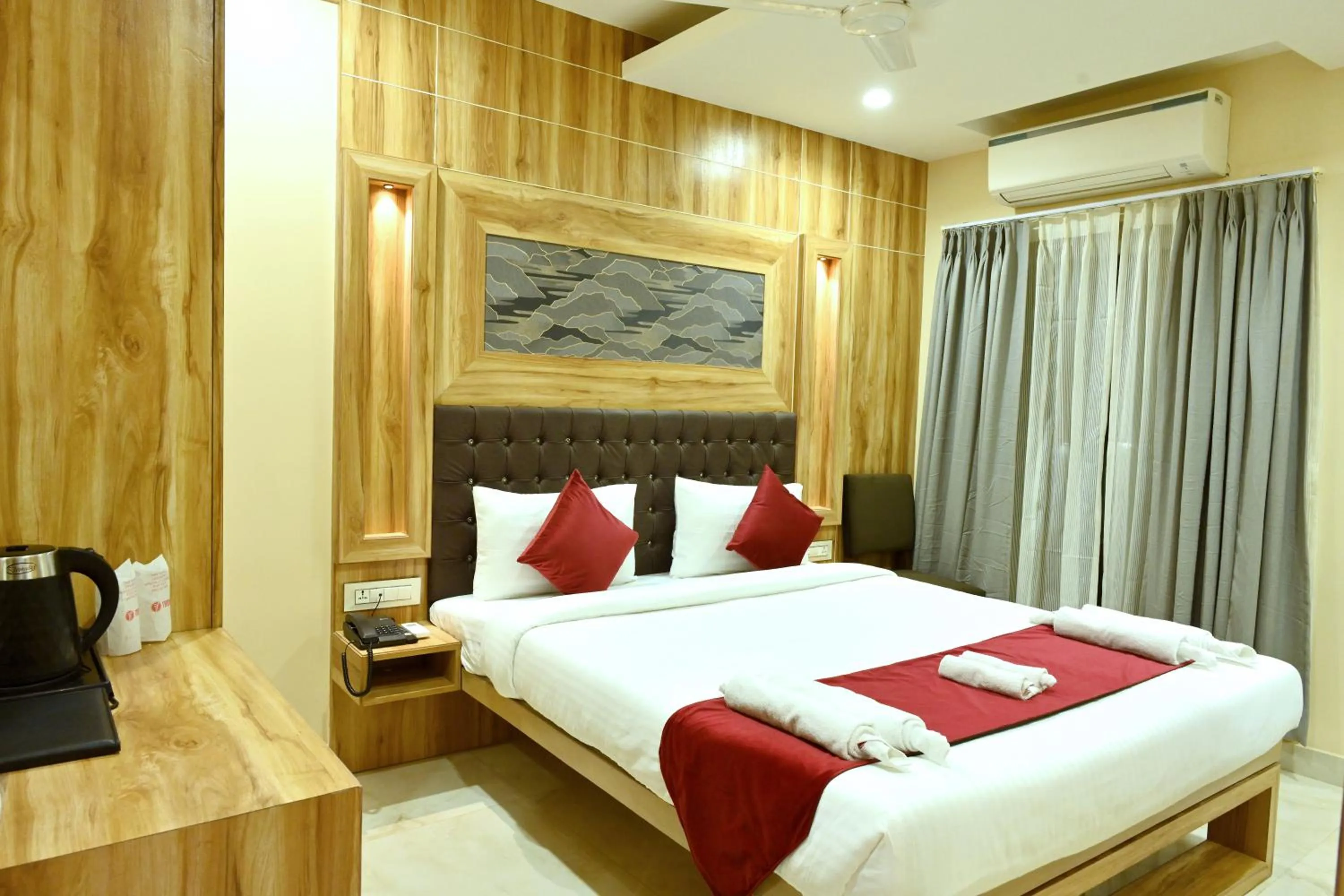 View (from property/room), Bed in Hotel Trax International